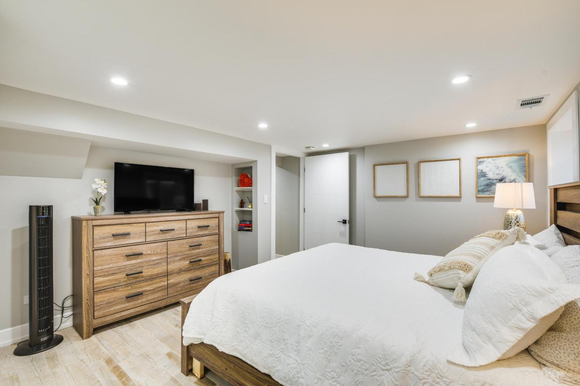 Stylish Retreat: Walk To Loyola Holiday home