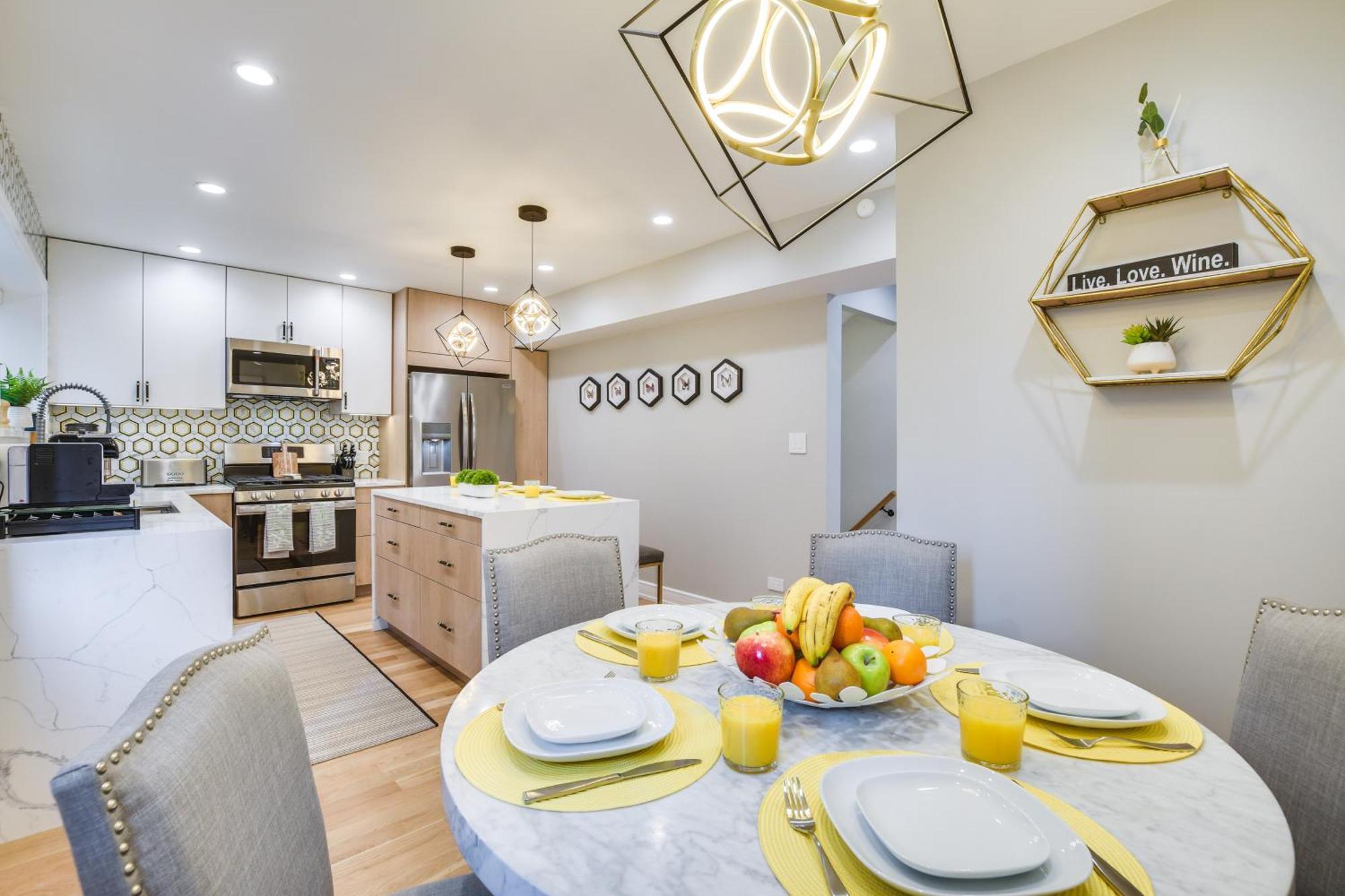 Stylish Retreat, Walk To Loyola * Chicago