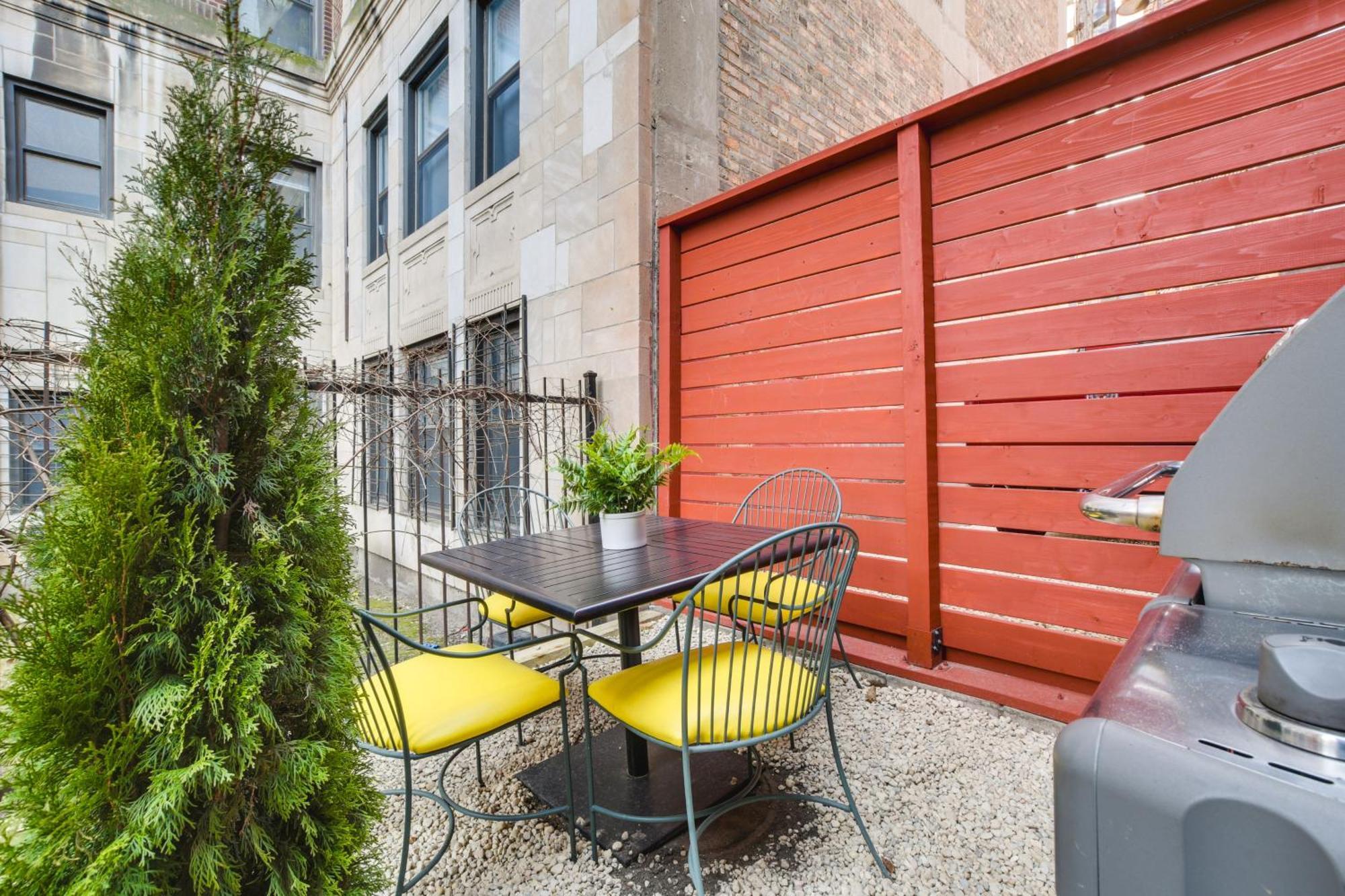 Stylish Retreat: Walk To Loyola Holiday home