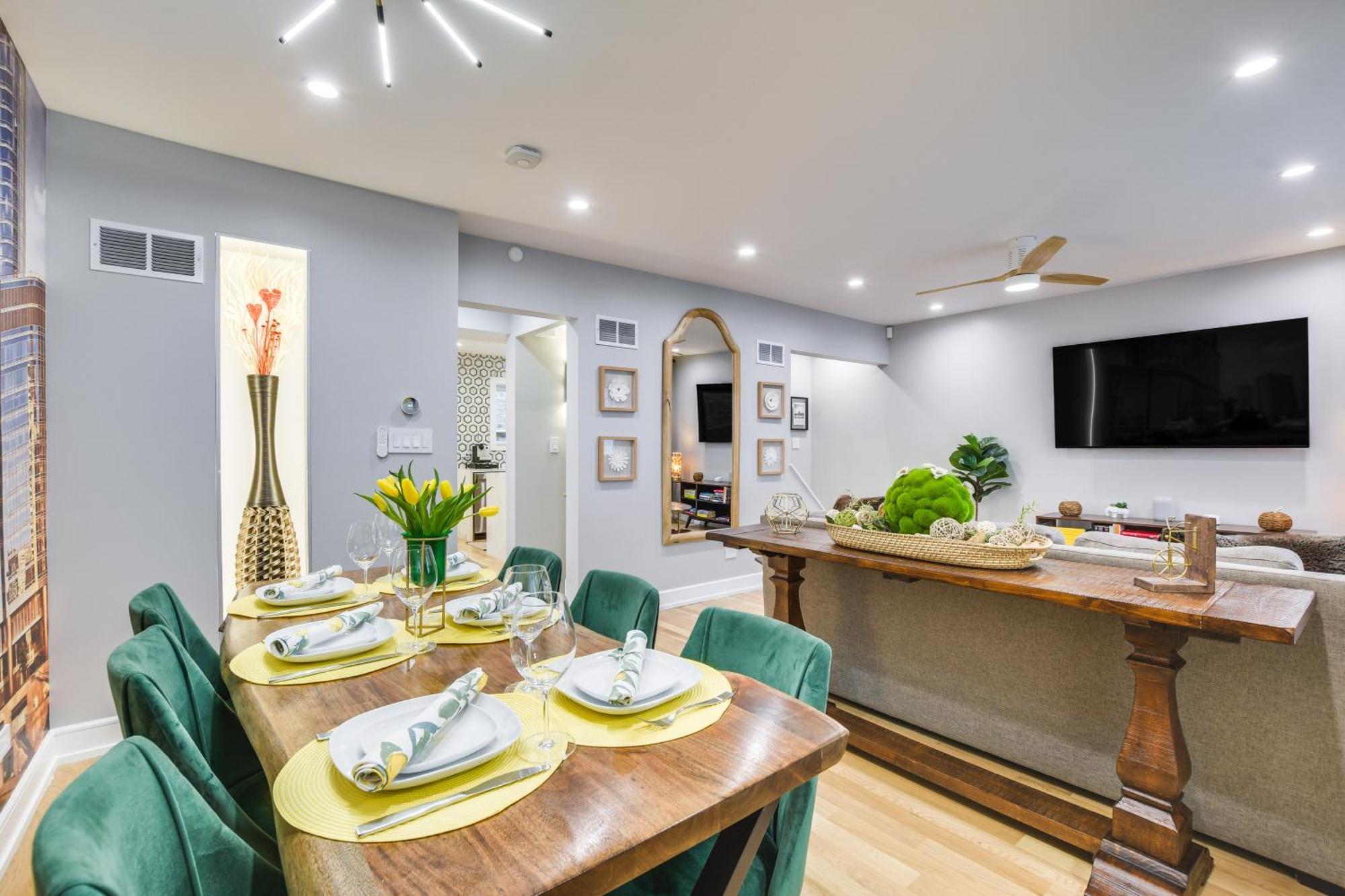 Stylish Retreat, Walk To Loyola *