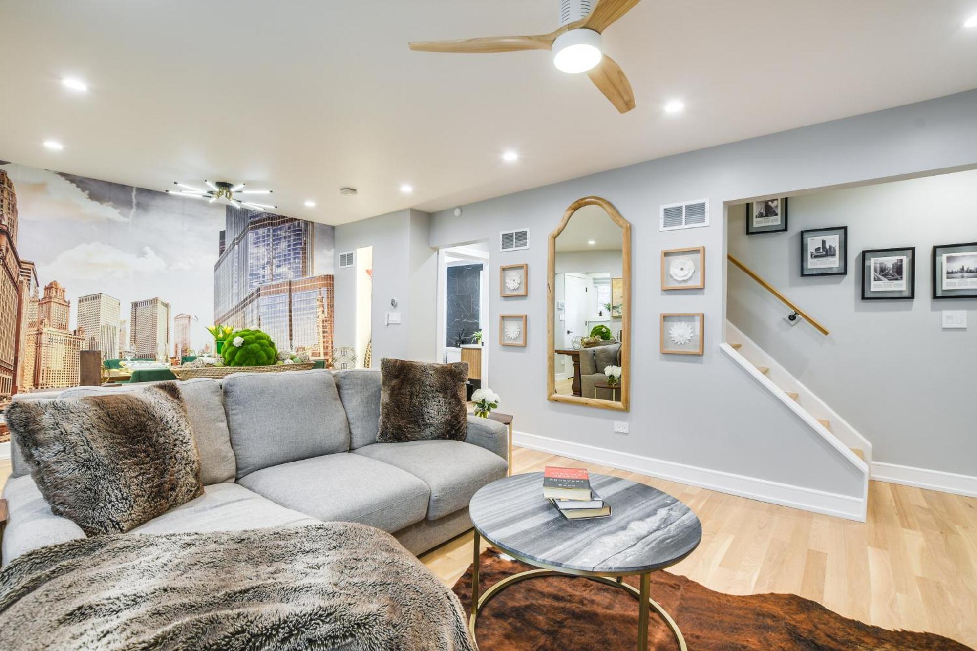 Stylish Retreat, Walk To Loyola Chicago
