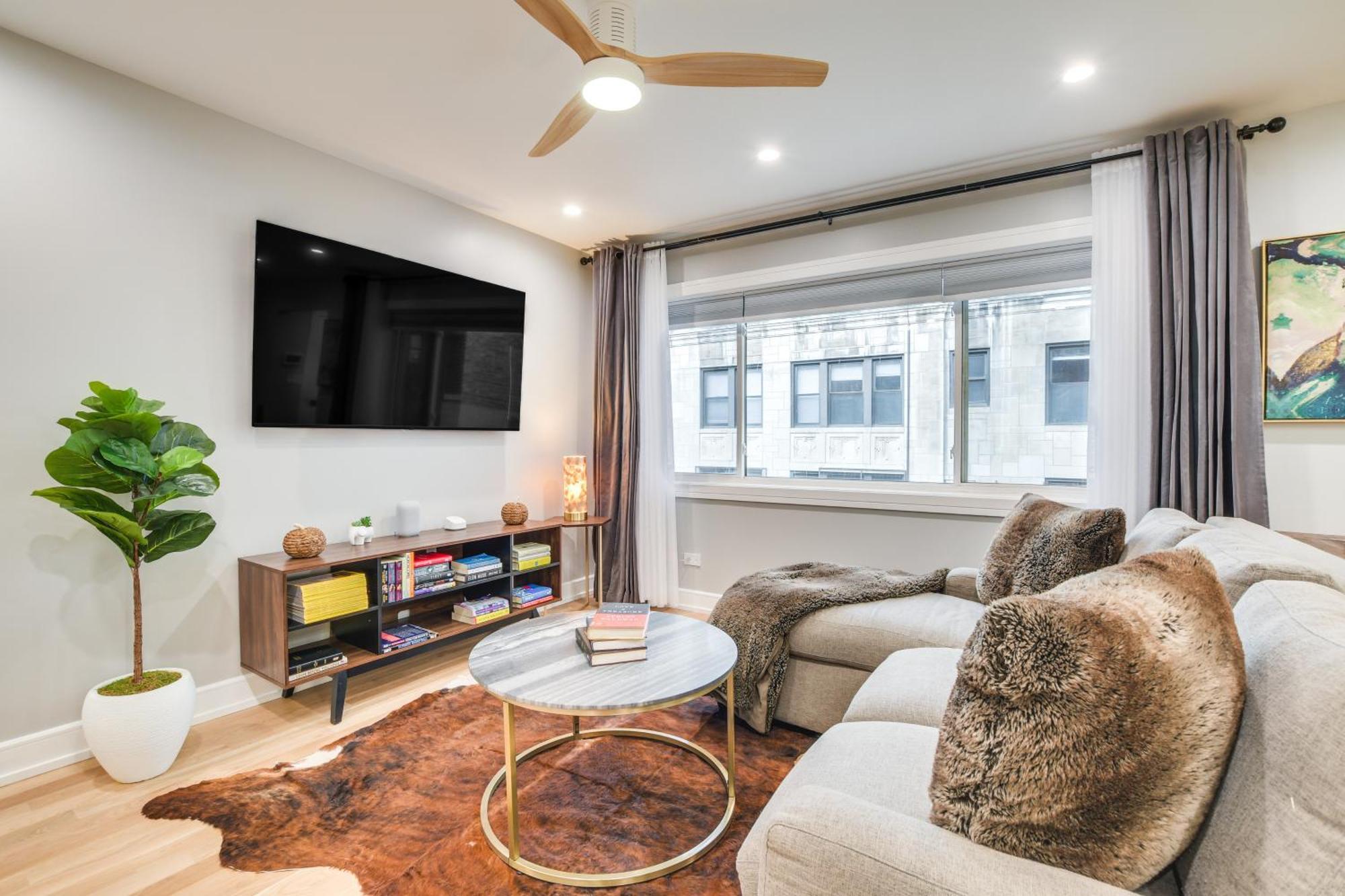 Stylish Retreat, Walk To Loyola Holiday home