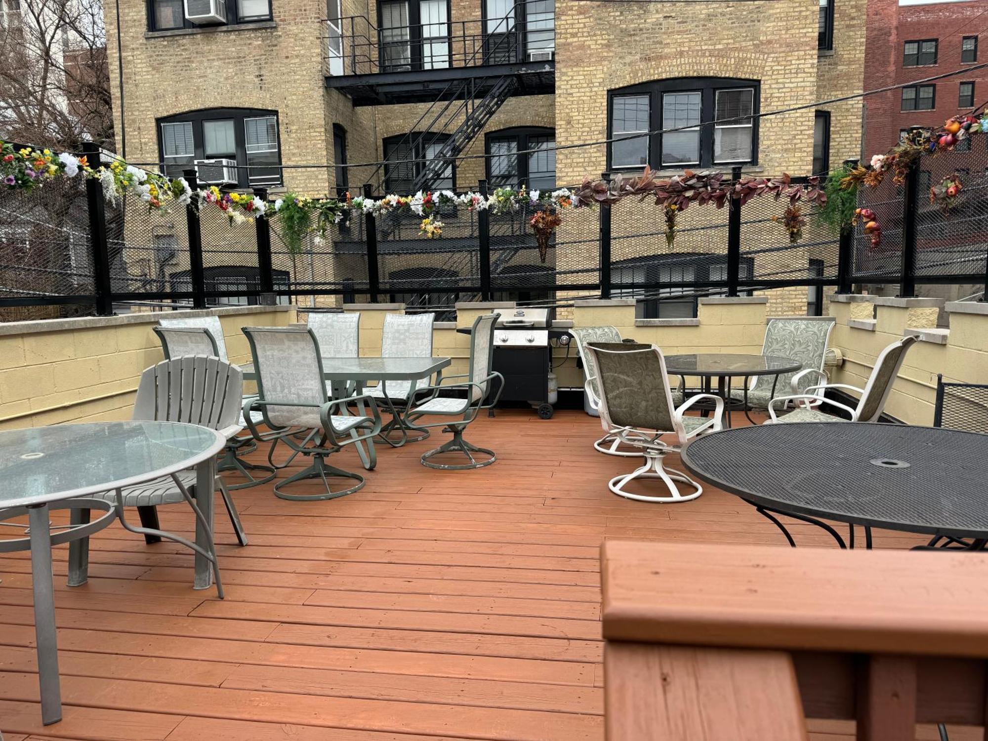Bootlegger House Sleeps 10-20 Free Tv & Parking *