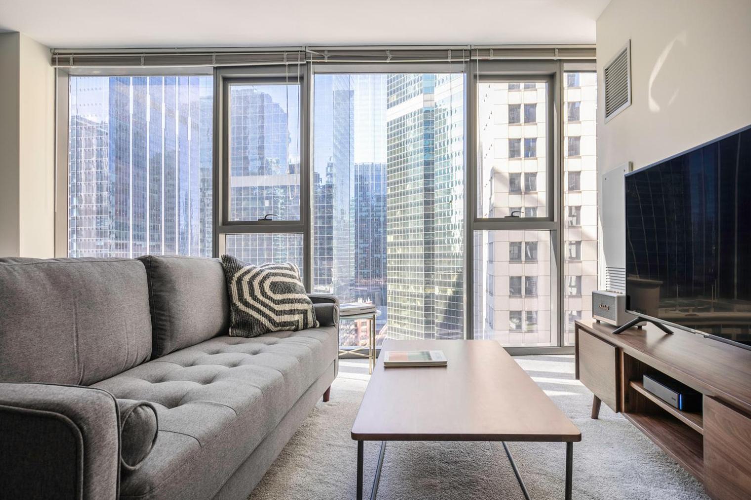 Loop W Pool Gym Nr Theatre District L Chi-258 *