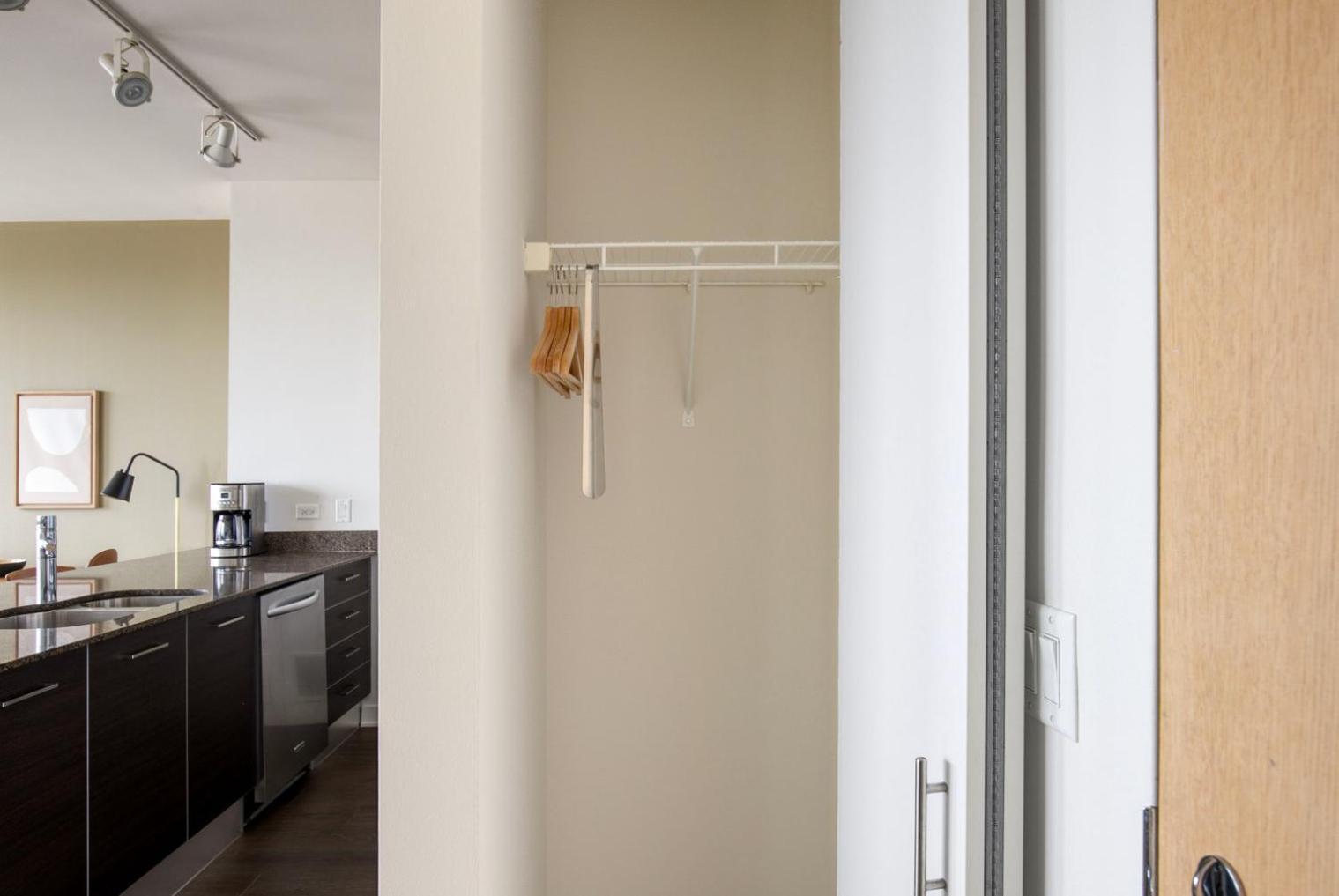River West 1br W Roofdeck Wd Nr Blue Line Chi-1023 * Chicago