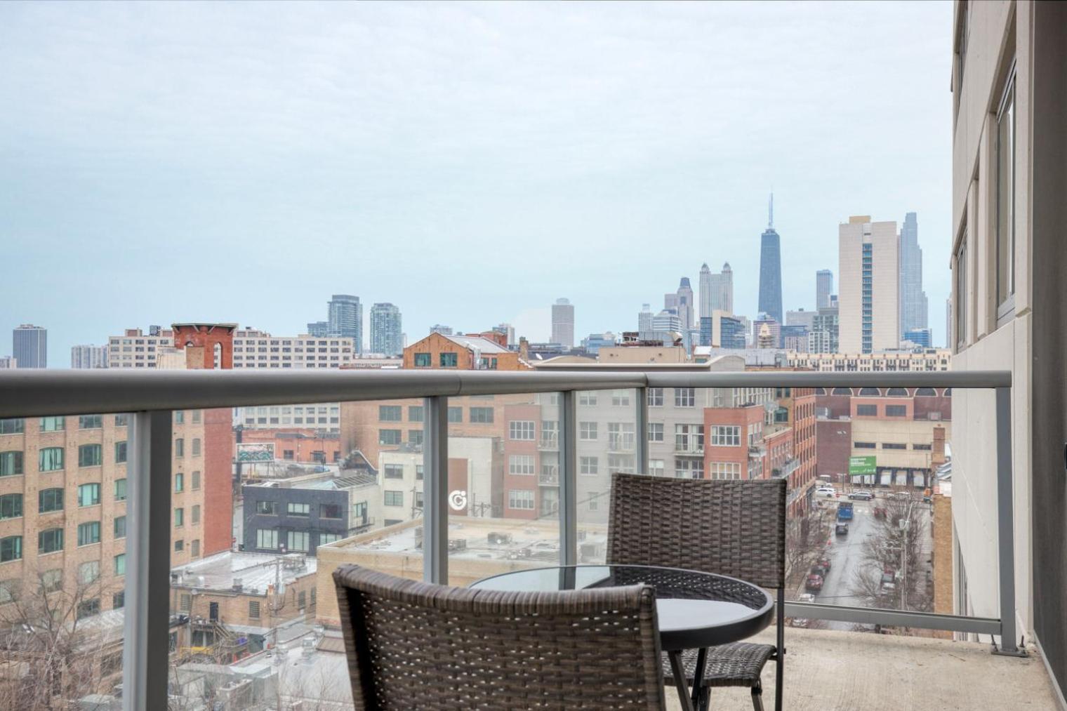 Apartment River West 1br W Roofdeck Wd Nr Blue Line Chi-1023 Chicago
