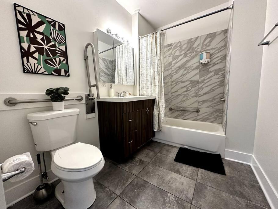Modern 3Br In South Loop With Optional Parking And Gym Access Near Mccormick Place, Chinatown And Soldier Field Chicago