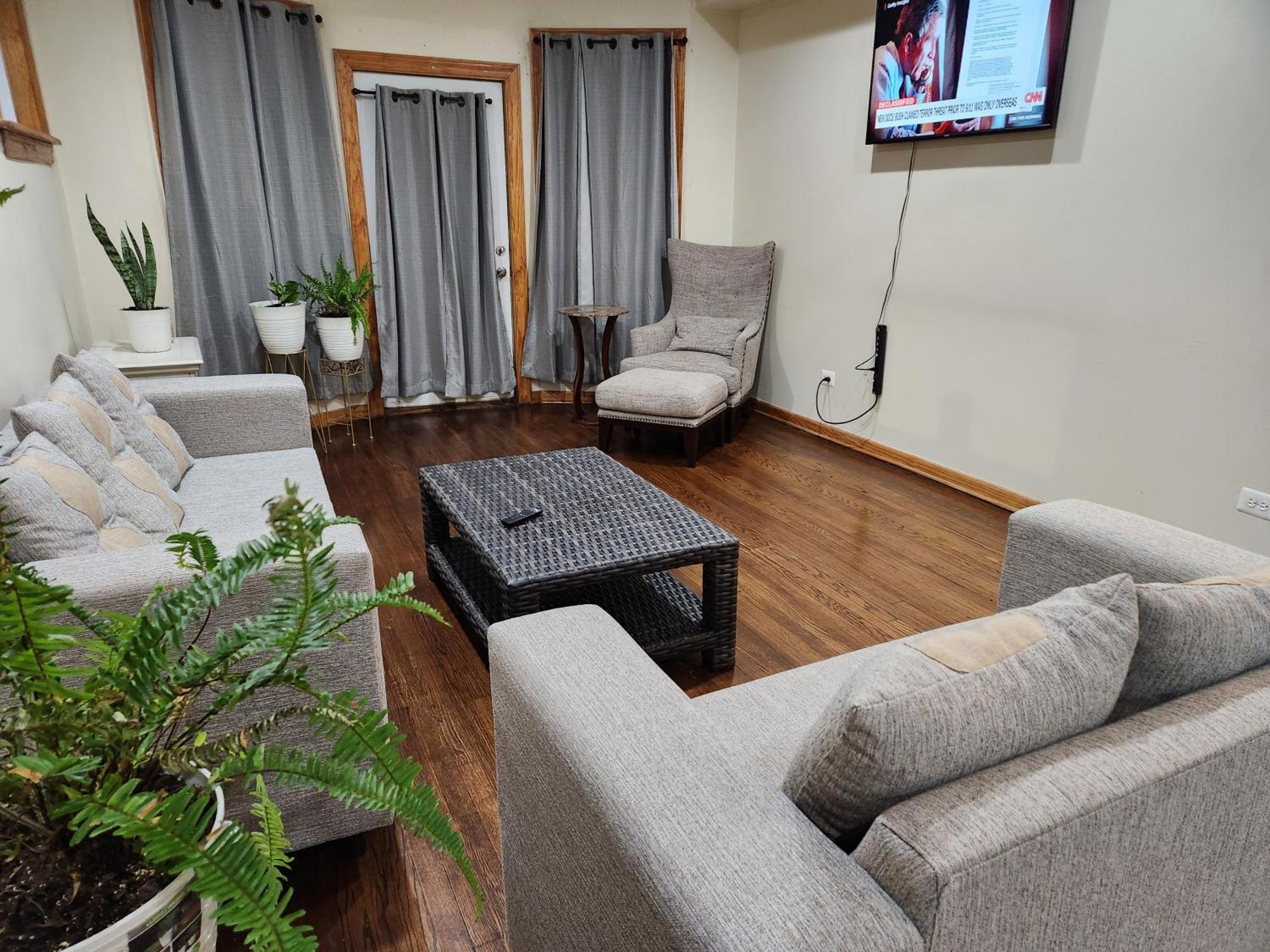 Apartment Relaxing Entire Roseland Neighborhood Unit