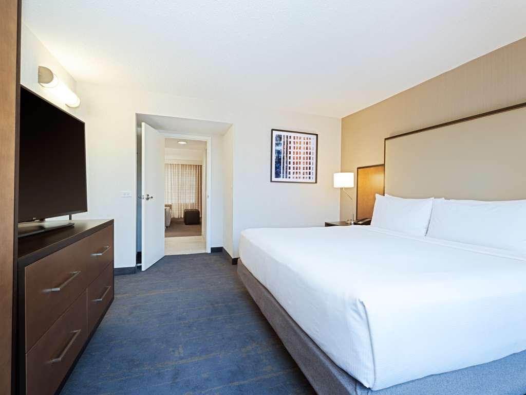 Embassy - Downtown River North Hotel