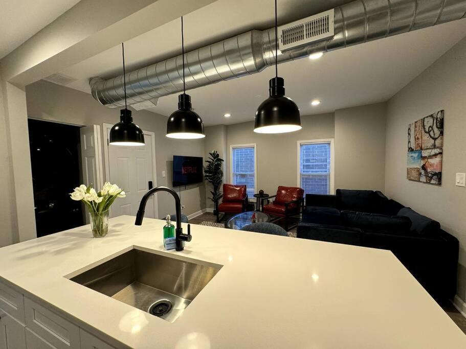 West Loop King Oasis/2br That Sleeps 6 Guests/walk To Fulton Market Apartamento *