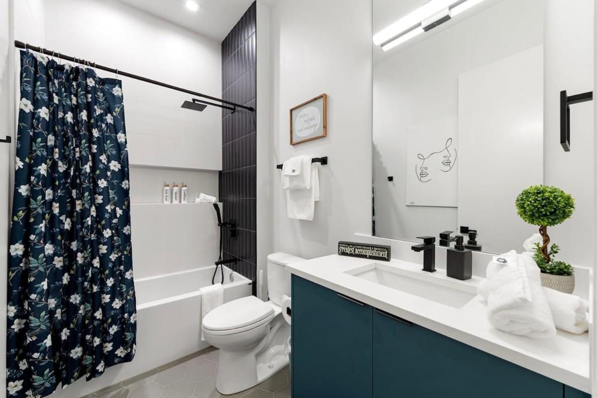 Apartment Chic River North 2br 2ba With Private Balcony