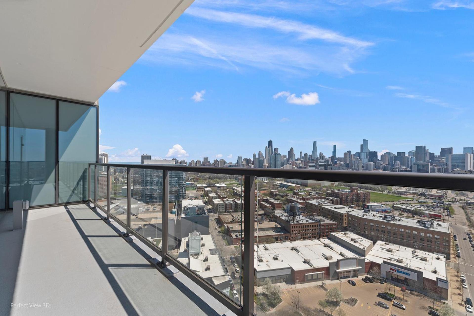Foundry Unmatched Skyline Views At Lincoln Park Apartment *