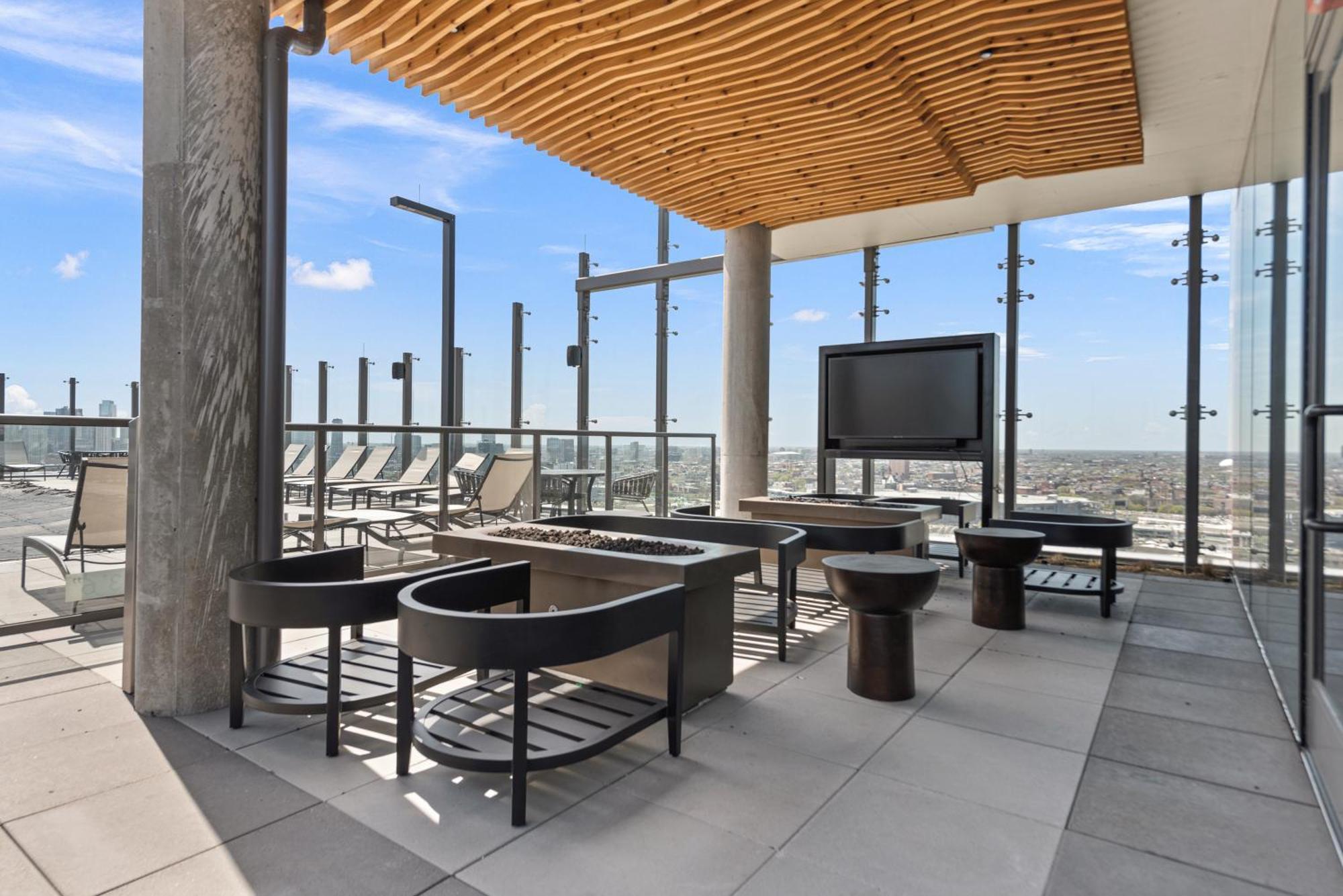 Foundry Unmatched Skyline Views At Lincoln Park Chicago