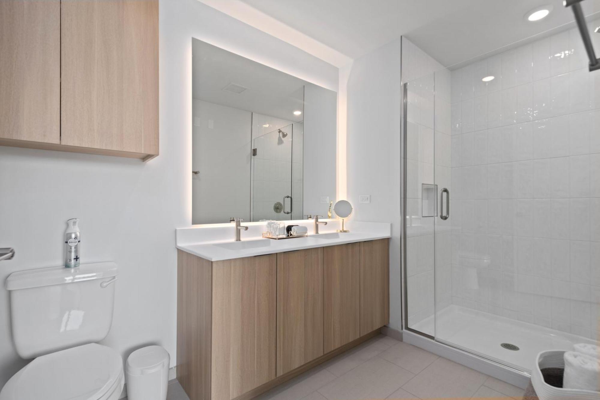Foundry Unmatched Skyline Views At Lincoln Park Apartment Chicago