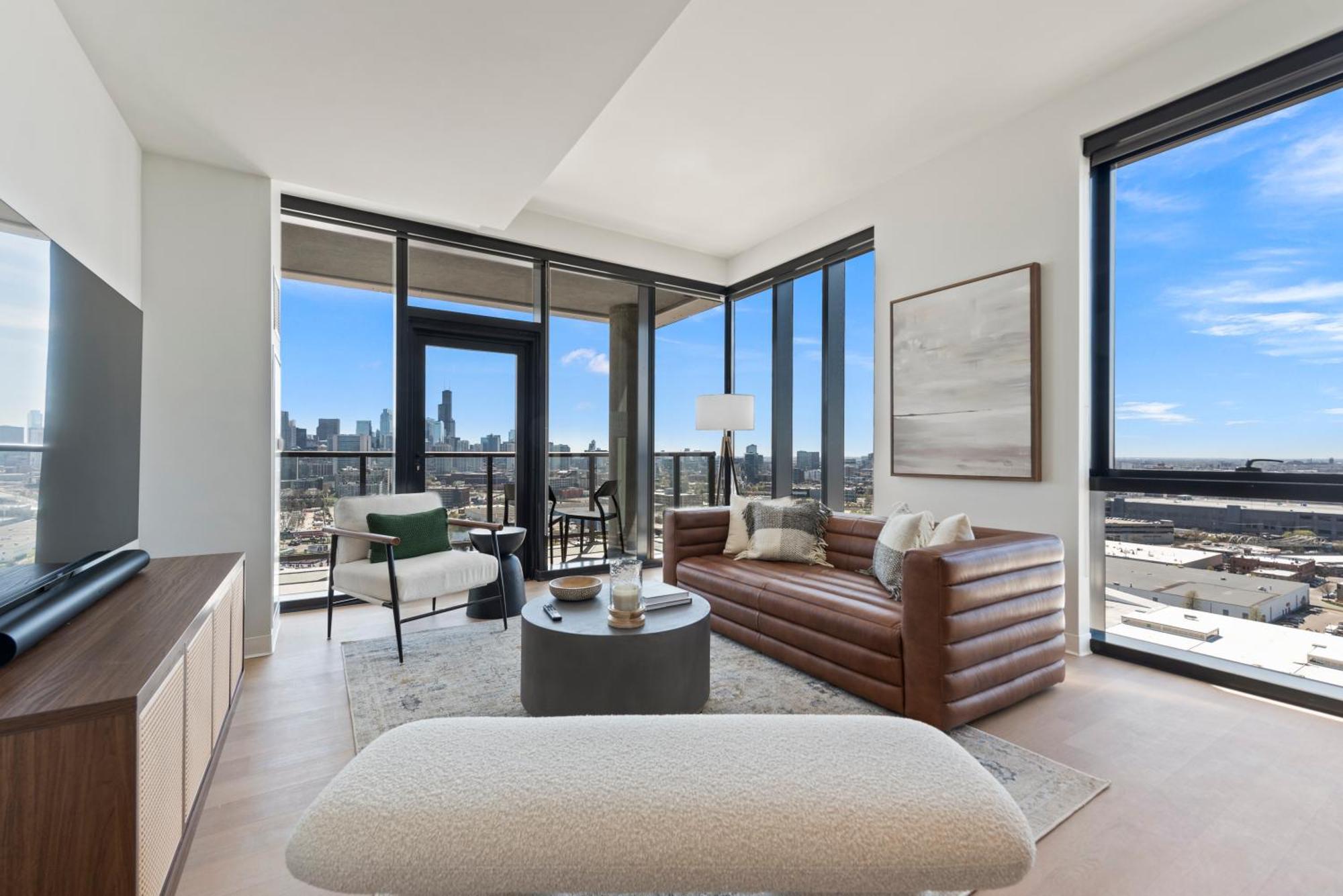 Foundry Unmatched Skyline Views At Lincoln Park Apartment