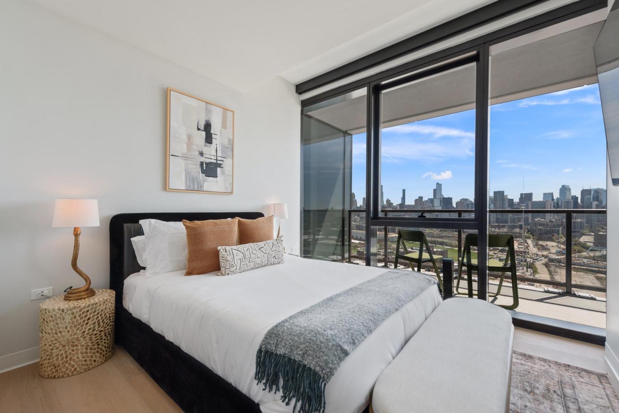 Apartment Foundry Unmatched Skyline Views At Lincoln Park *