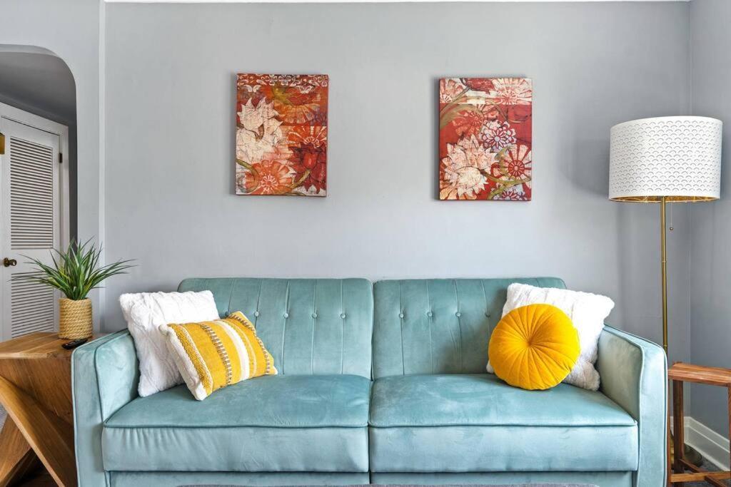 Norwood Park/edison Park! Workstation & In-unit Laundry! 2nd Floor