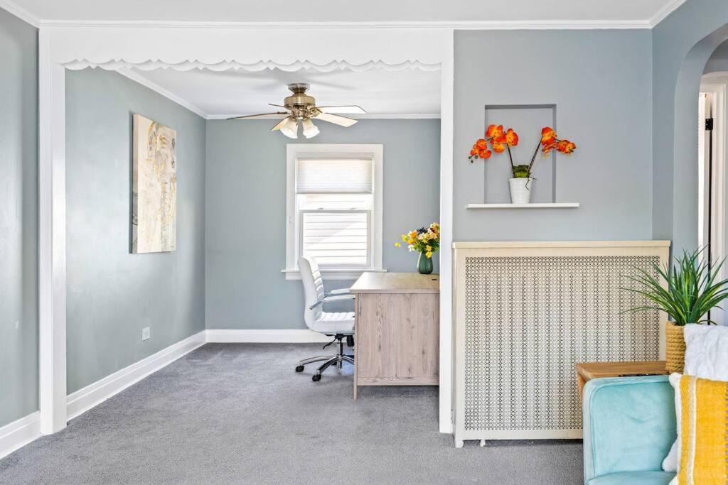 Norwood Park/edison Park! Workstation & In-unit Laundry! 2nd Floor Chicago