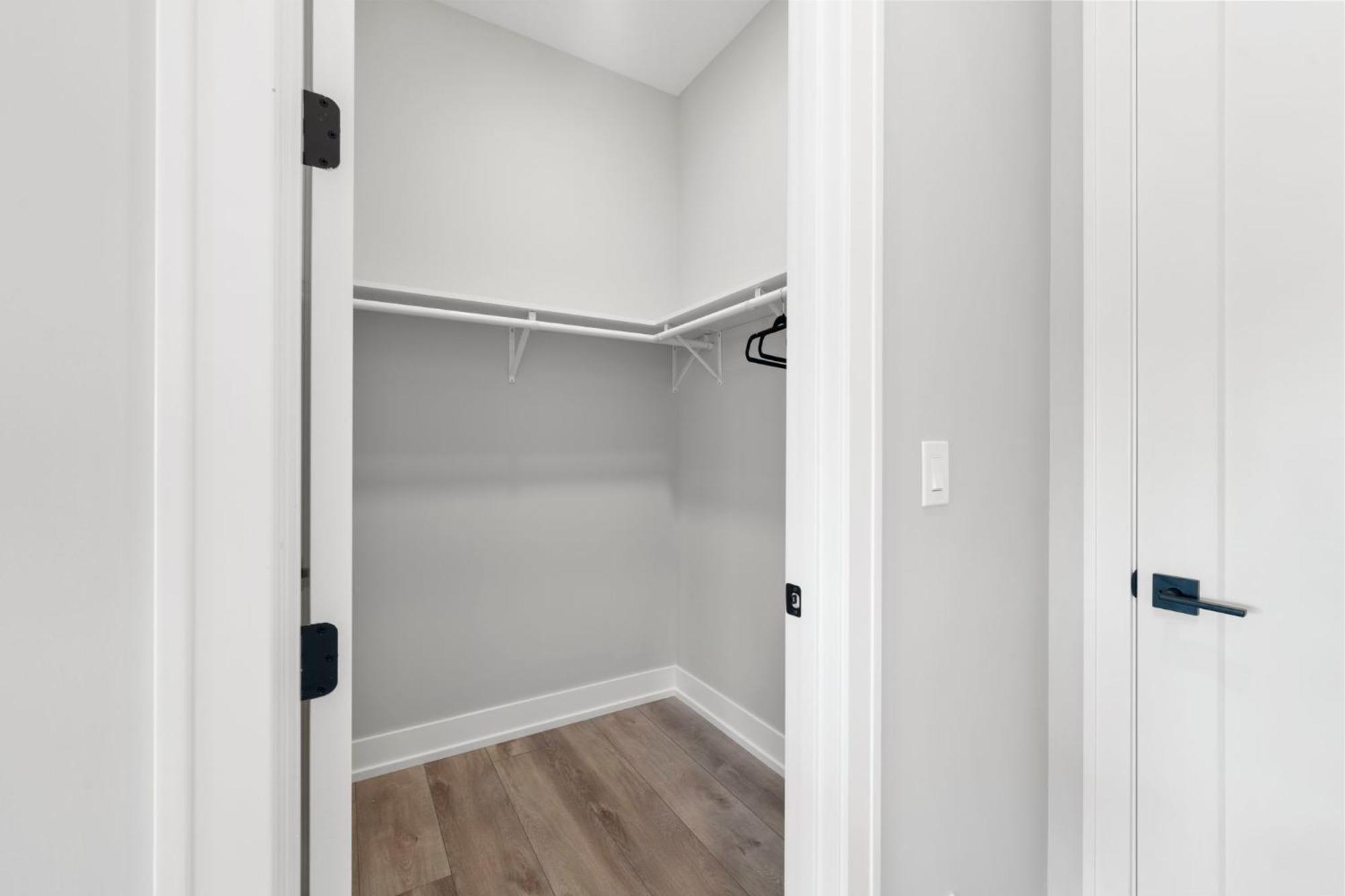 Contemporary Luxury: New 3br 2ba Stylish Haven Apartment *