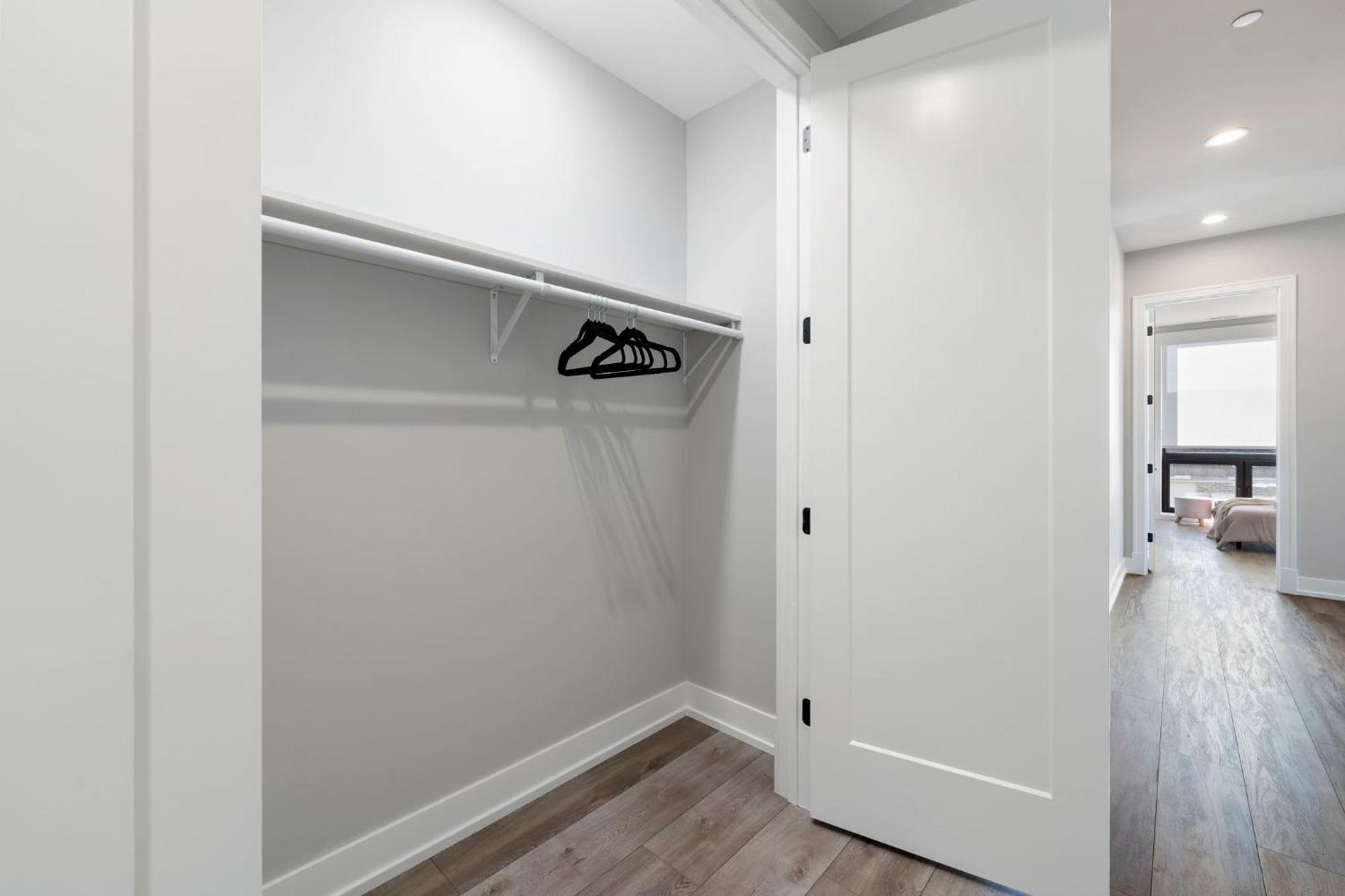 Apartment Contemporary Luxury: New 3br 2ba Stylish Haven Chicago