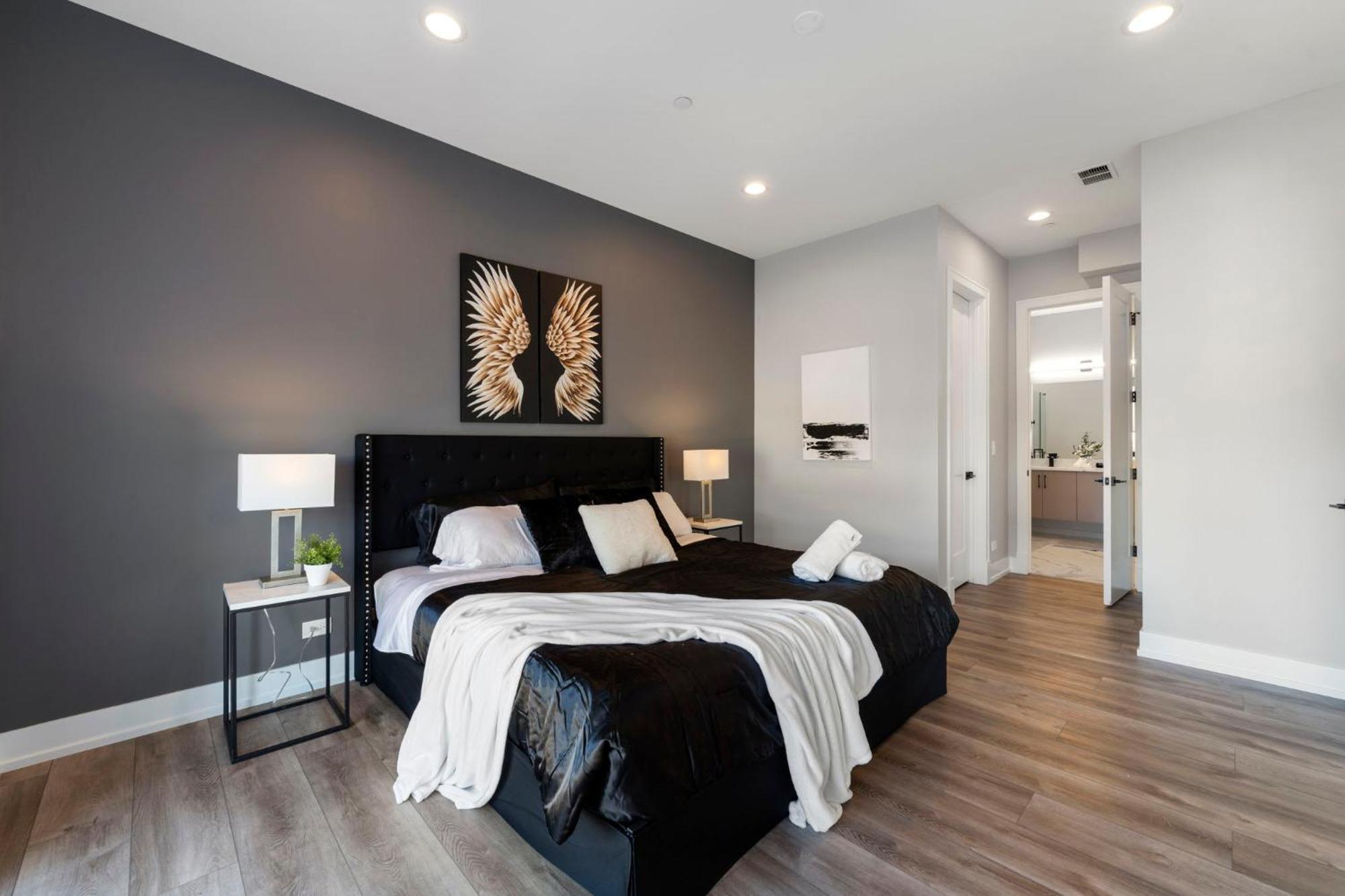 Apartment Contemporary Luxury: New 3br 2ba Stylish Haven