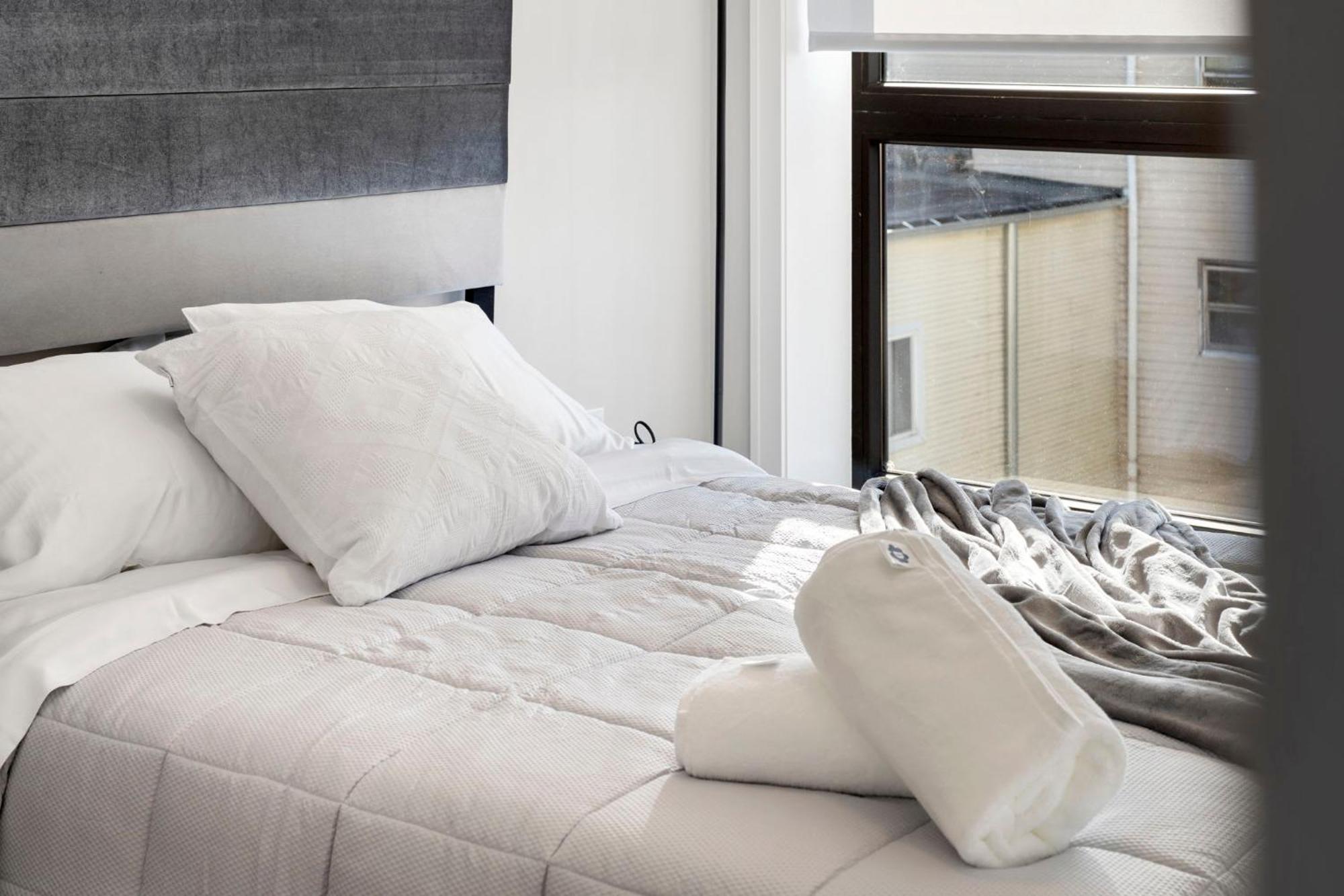 Contemporary Luxury: New 3br 2ba Stylish Haven Apartment *