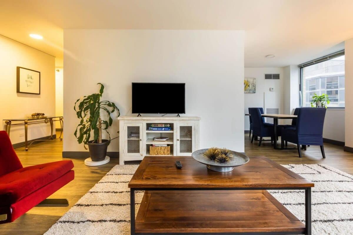 Ultimate 3br Luxury Near Navy Pier With Gym & Pool By Envitae Apartamento Chicago