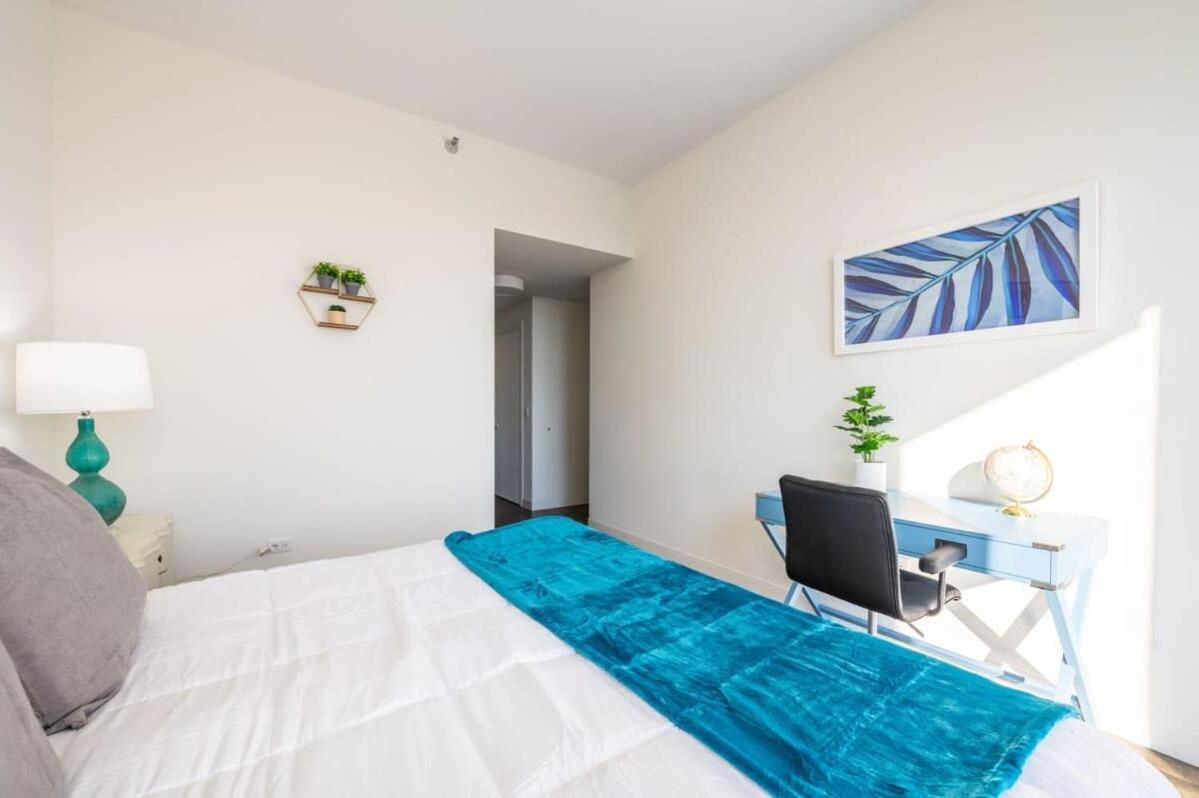 3br Luxury Glass With Views Pool & Gym * Chicago