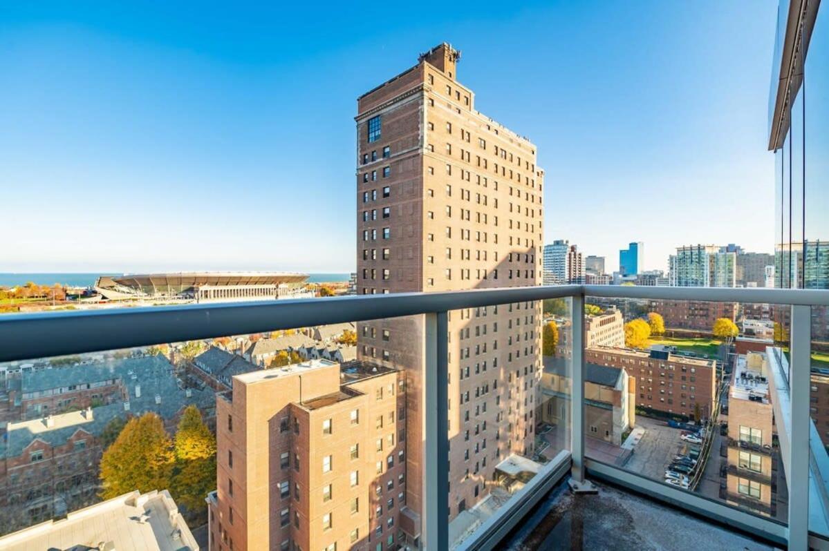 Apartment 3br Luxury Glass With Views Pool & Gym Chicago