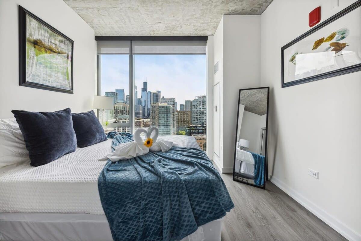 2br Stunning River North With Pool & Views Apartment