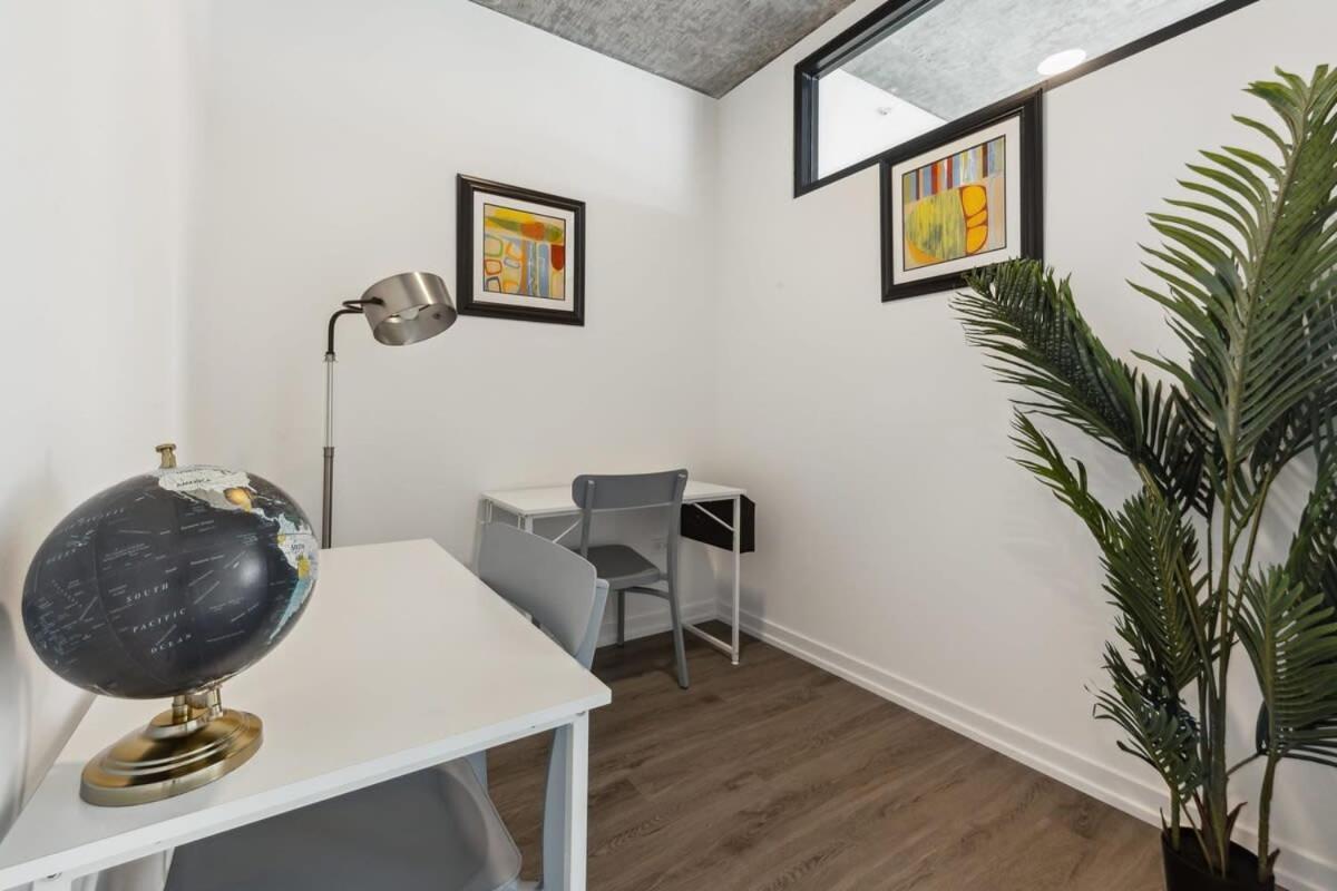 Apartment 2br Stunning River North With Pool & Views Chicago