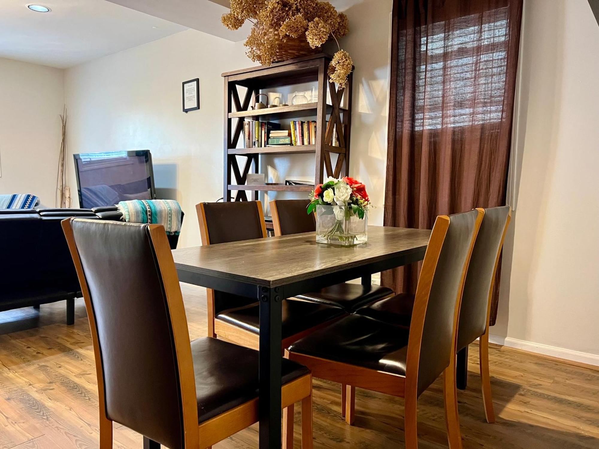 5 Bedroom Huge House In Location Parking Fireplace Back Yard Hébergement de vacances Chicago