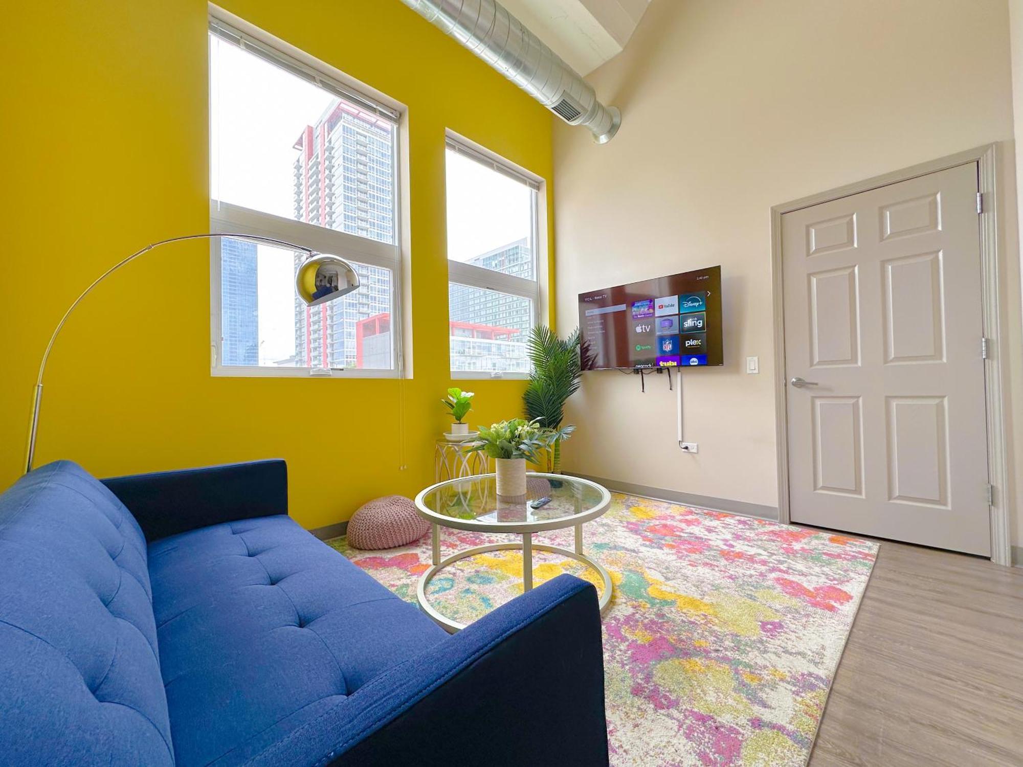 Mccormick 2br/2ba Oasis With Optional Parking, Patio, Gym For Up To 6 Guests * Chicago