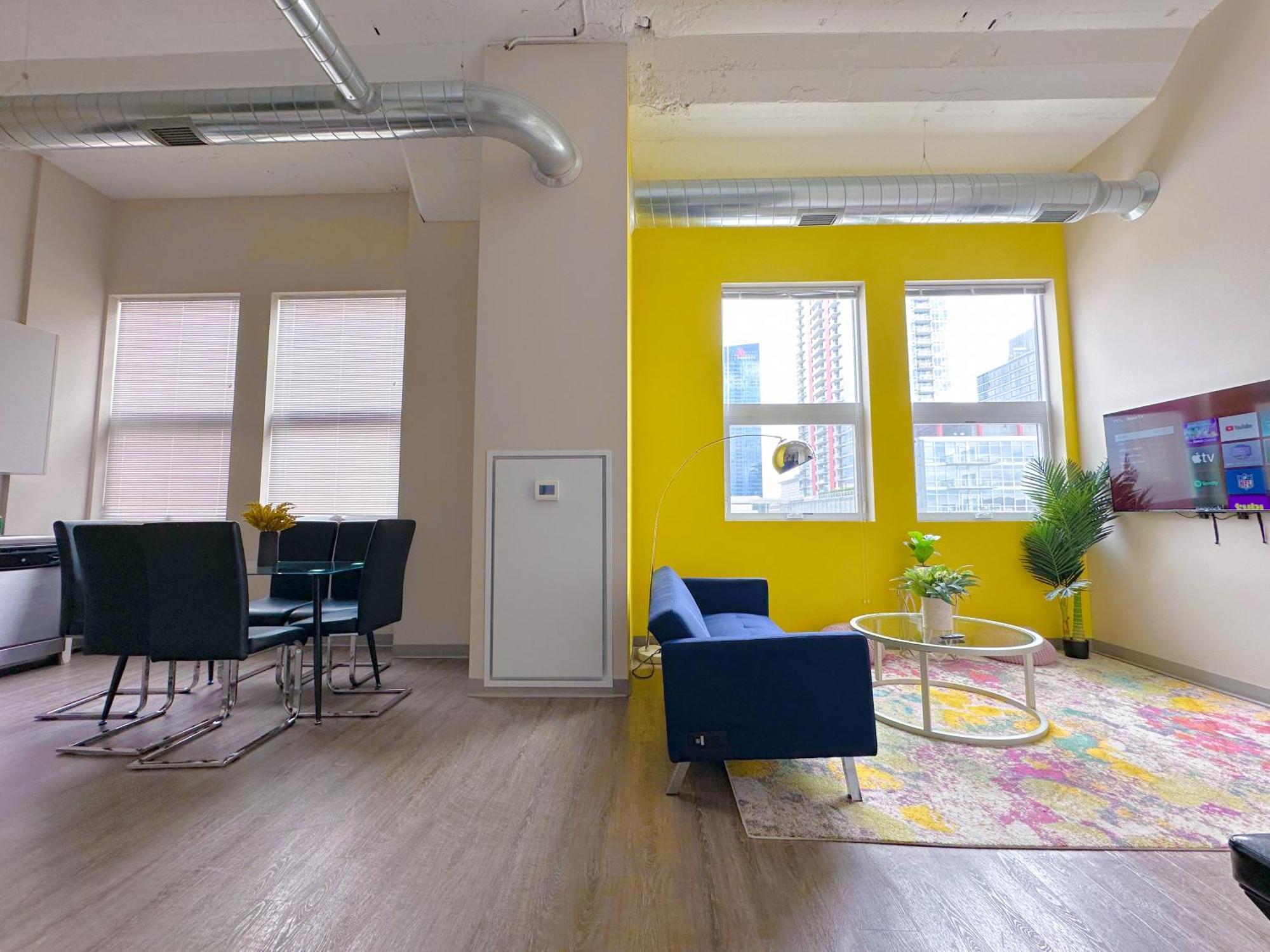 Modern 2Br South Loop Gem Near Mccormick Place, Navy Pier, Adler Planetarium & Columbia College Apartment *