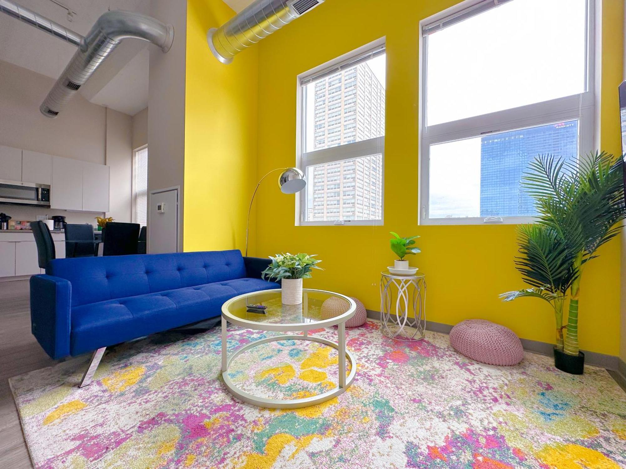 Mccormick 2br/2ba Oasis With Optional Parking, Patio, Gym For Up To 6 Guests * Chicago