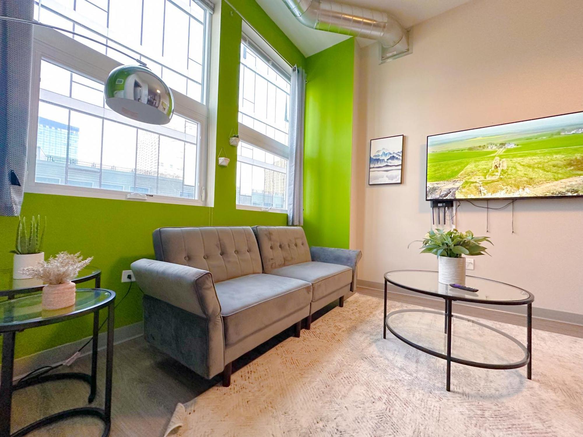 Mccormick Oasis With Balcony, Optional Parking, Patio, Gym For Up To 6 Guests Chicago