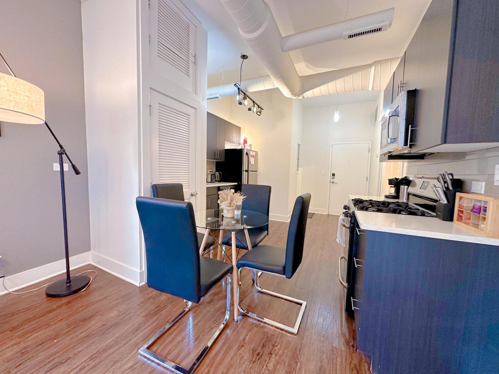 Cozy 420-Friendly 3Br City Retreat Near Mccormick Place, Grant Park And Soldier Field Apartment *