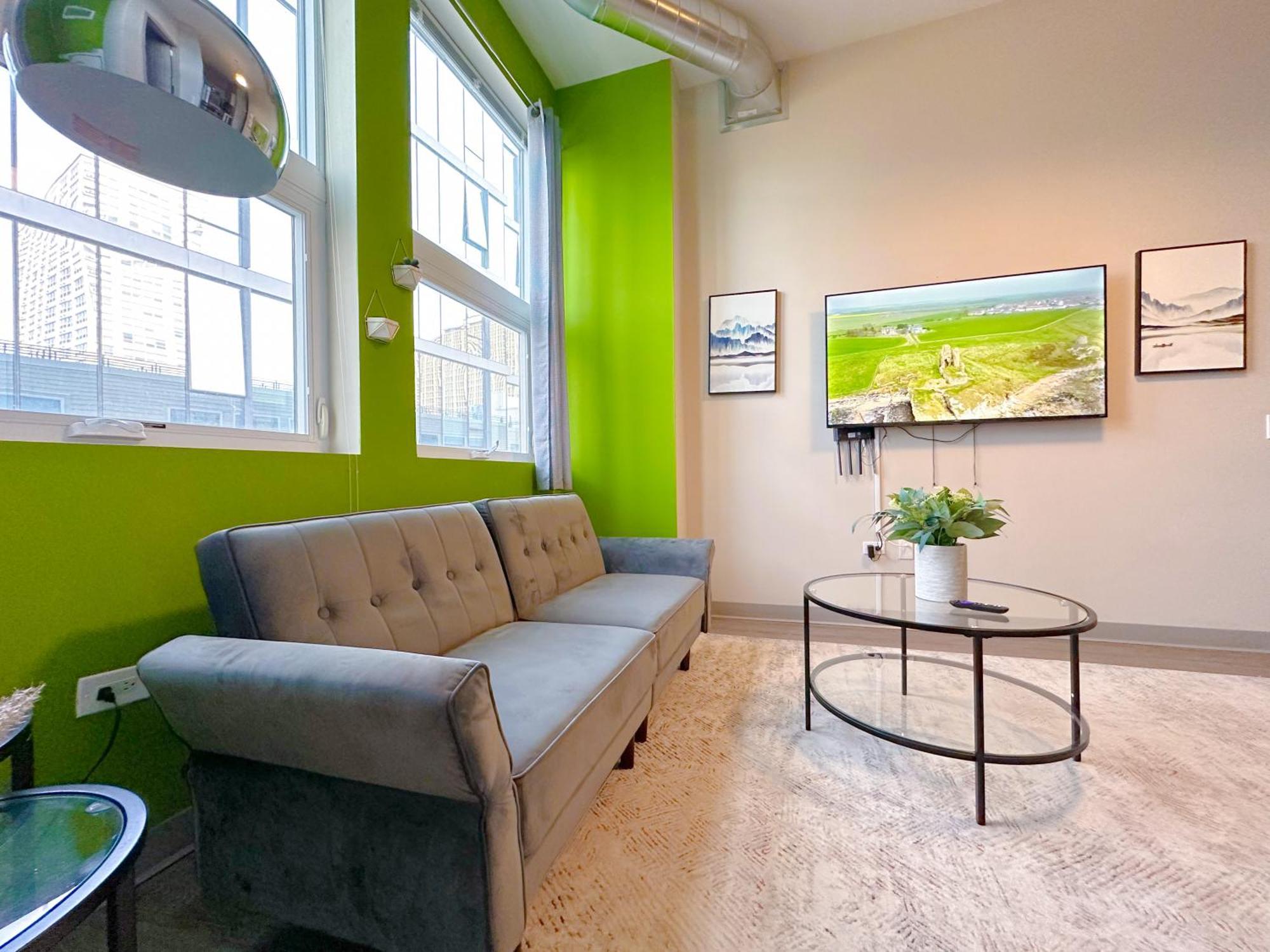 Mccormick Oasis With Balcony, Optional Parking, Patio, Gym For Up To 6 Guests Apartment Chicago