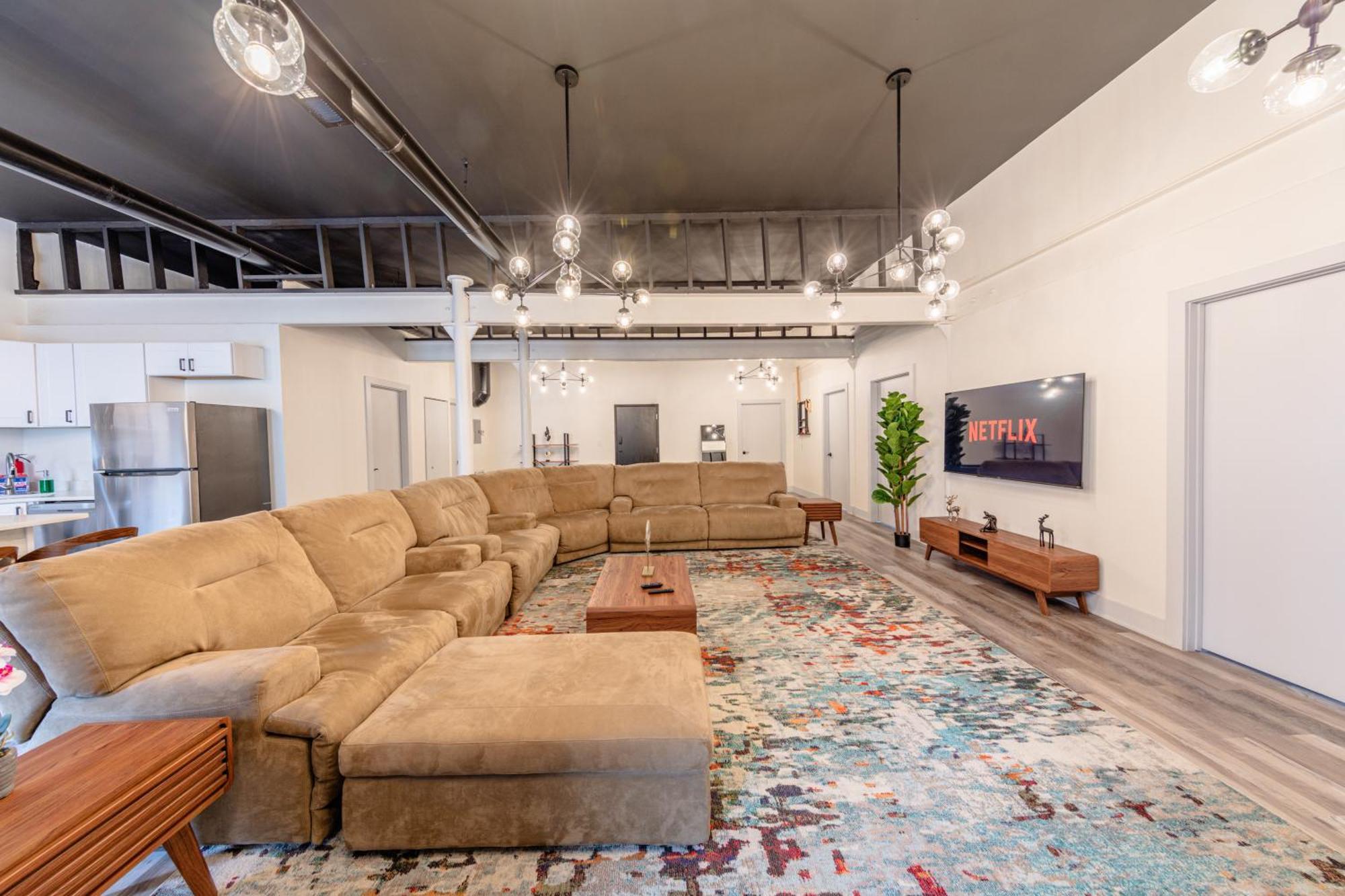 Luxury 5br Retreat Perfect For Groups With Pool Table & Optional Parking Near Mccormick Place And Soldier Field Appartement