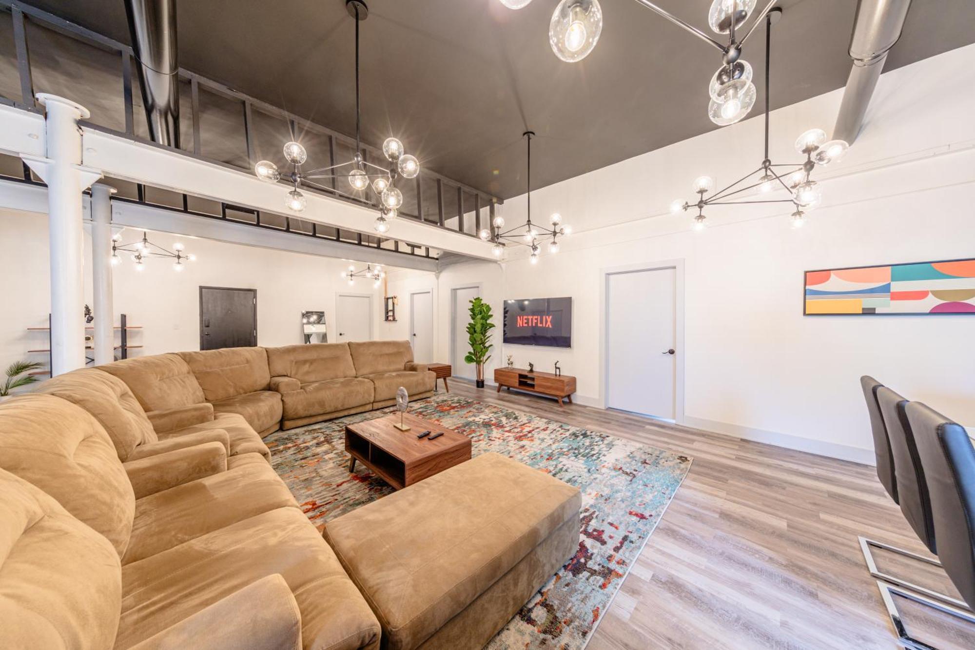 Apartment Luxury 5Br Chicago Retreat Perfect For Groups With Pool Table & Optional Parking Near Mccormick Place And Soldier Field