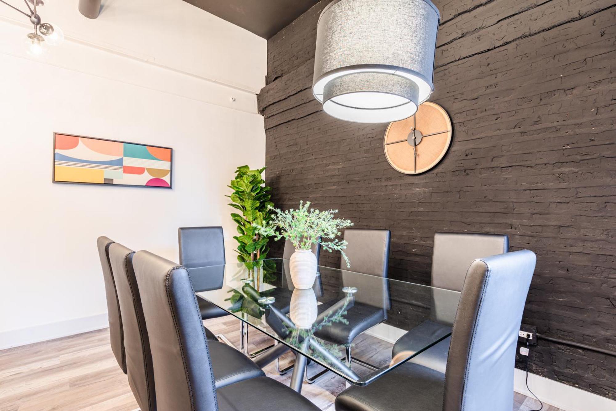 Apartment Luxury 5Br Chicago Retreat Perfect For Groups With Pool Table & Optional Parking Near Mccormick Place And Soldier Field