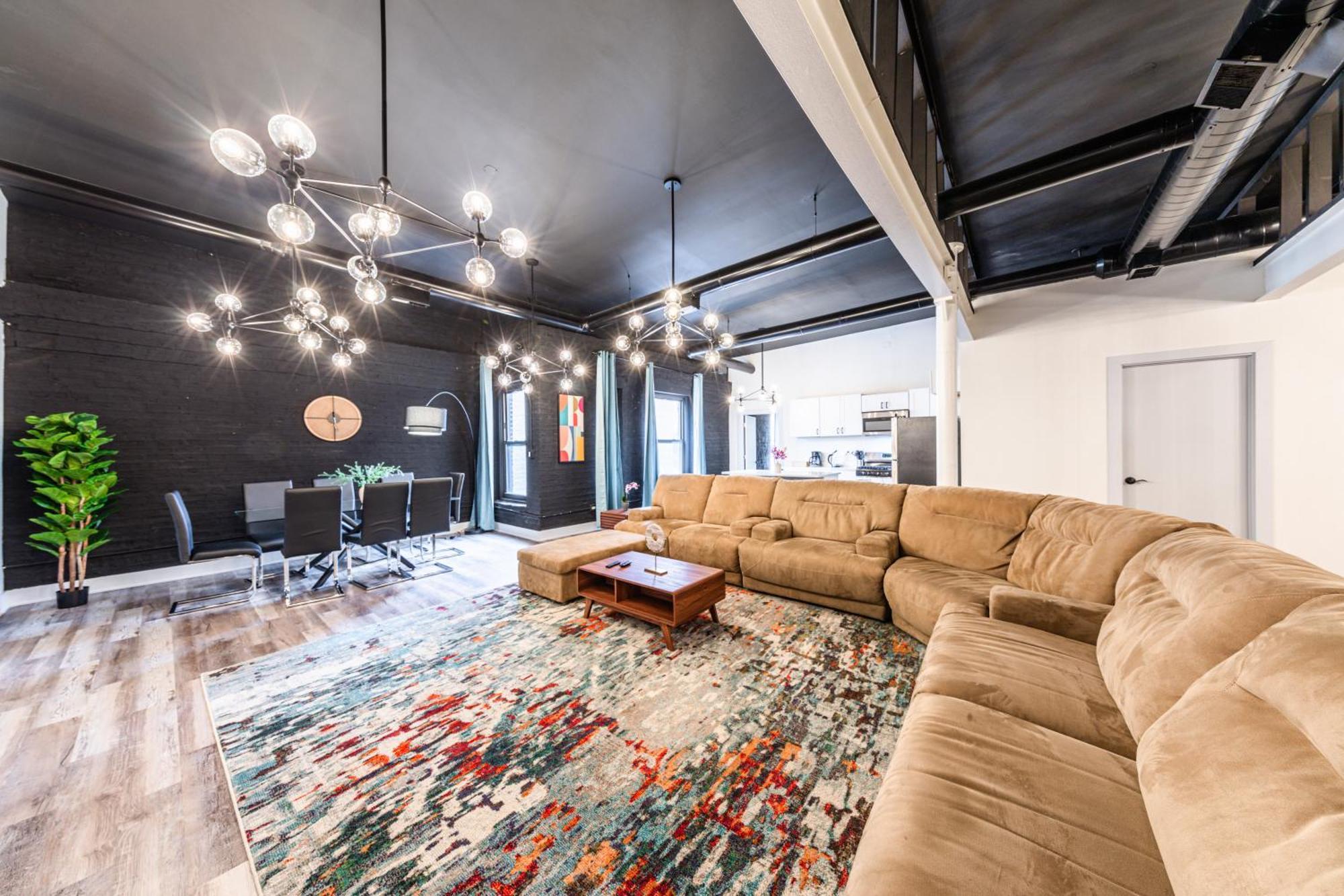 Apartment Luxury 5Br Chicago Retreat Perfect For Groups With Pool Table & Optional Parking Near Mccormick Place And Soldier Field Chicago