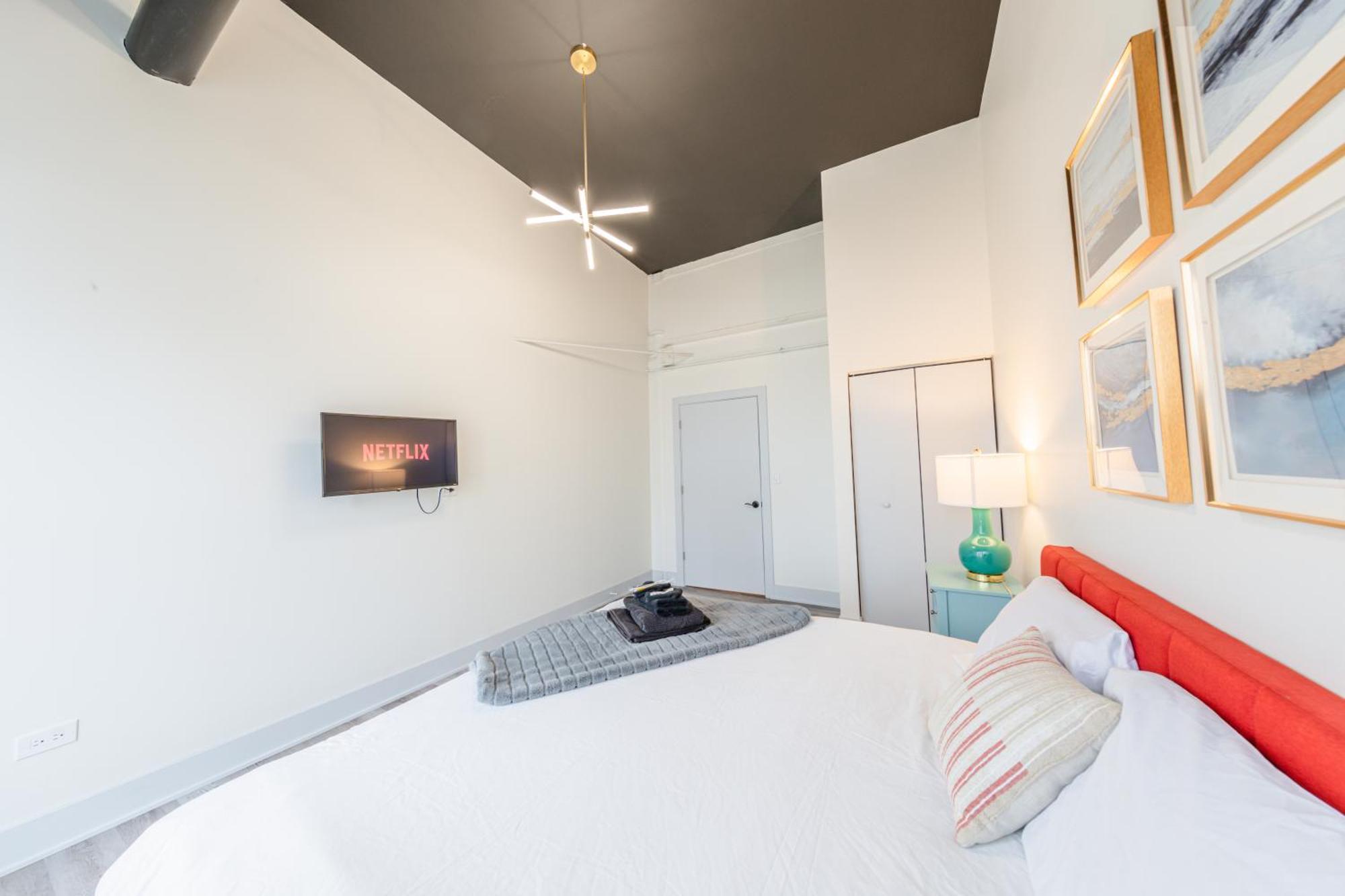 Apartment Luxury 5Br Chicago Retreat Perfect For Groups With Pool Table & Optional Parking Near Mccormick Place And Soldier Field Chicago