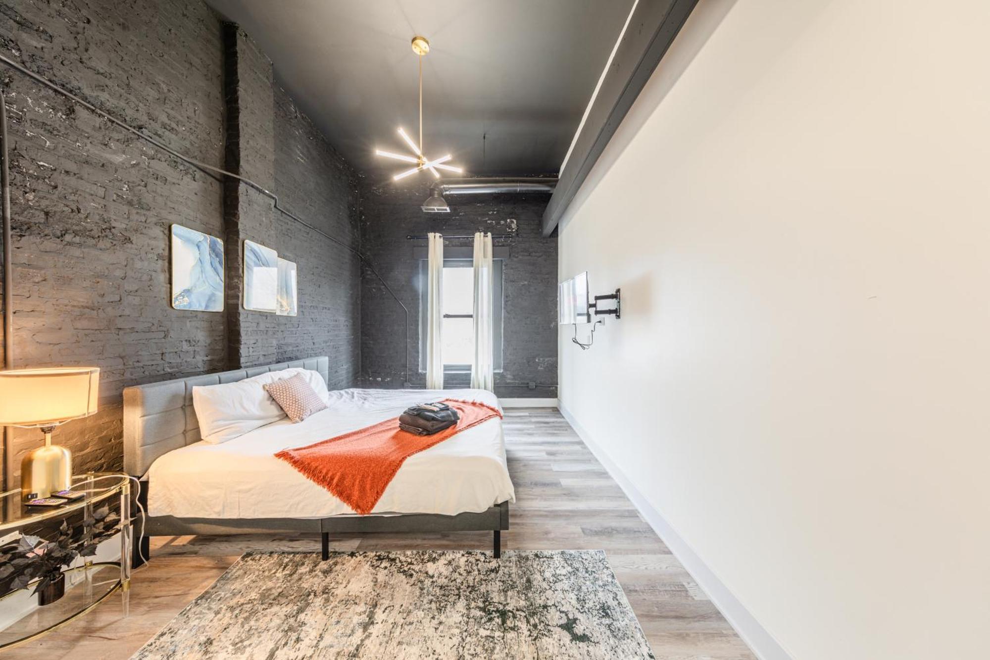 Luxury 5Br Chicago Retreat Perfect For Groups With Pool Table & Optional Parking Near Mccormick Place And Soldier Field Apartment Chicago