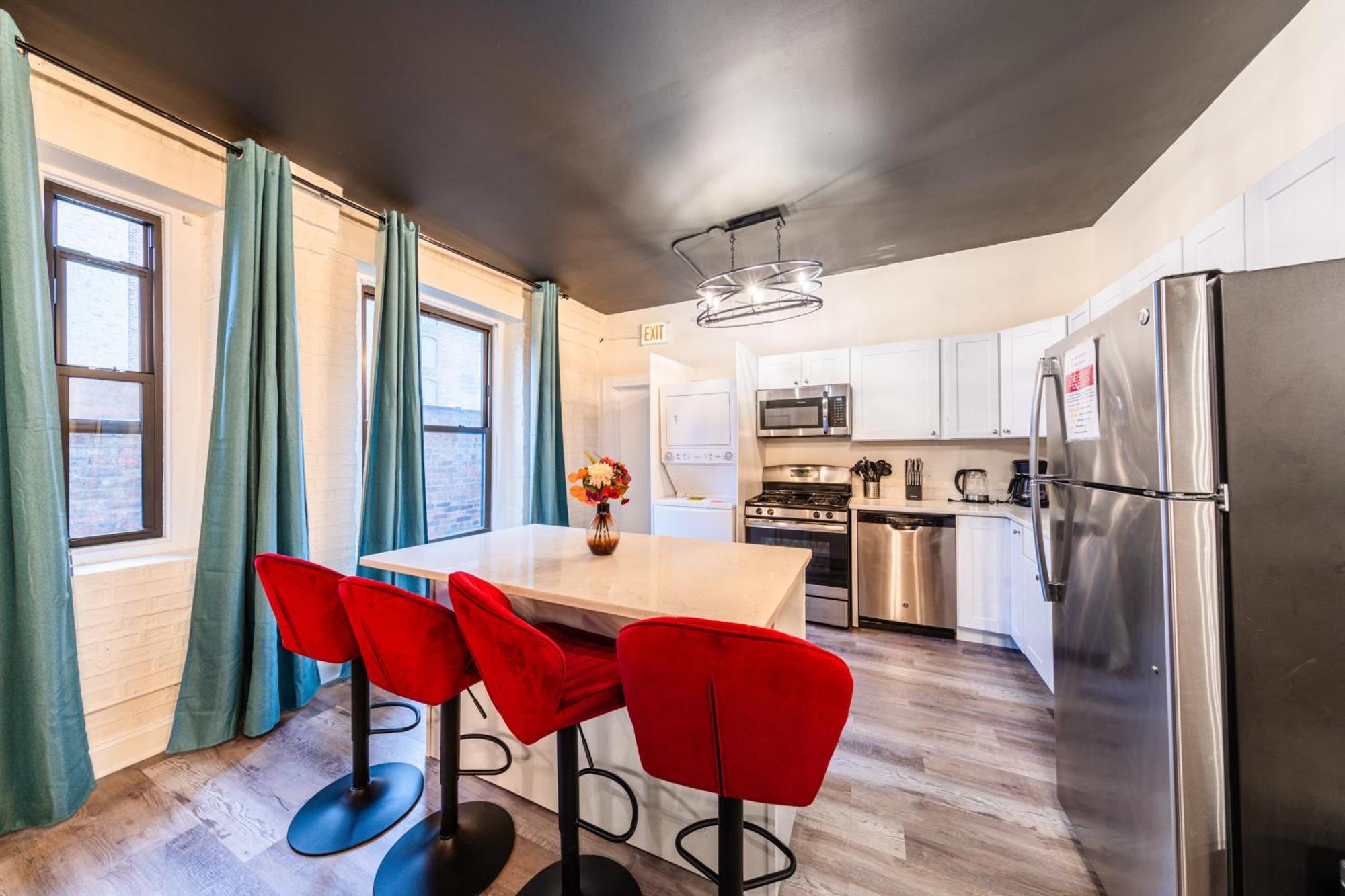 Family And Group Friendly 5Br Spacious Unit With Pool Table And Optional Parking Near Mccormick Place And Soldier Field * Chicago