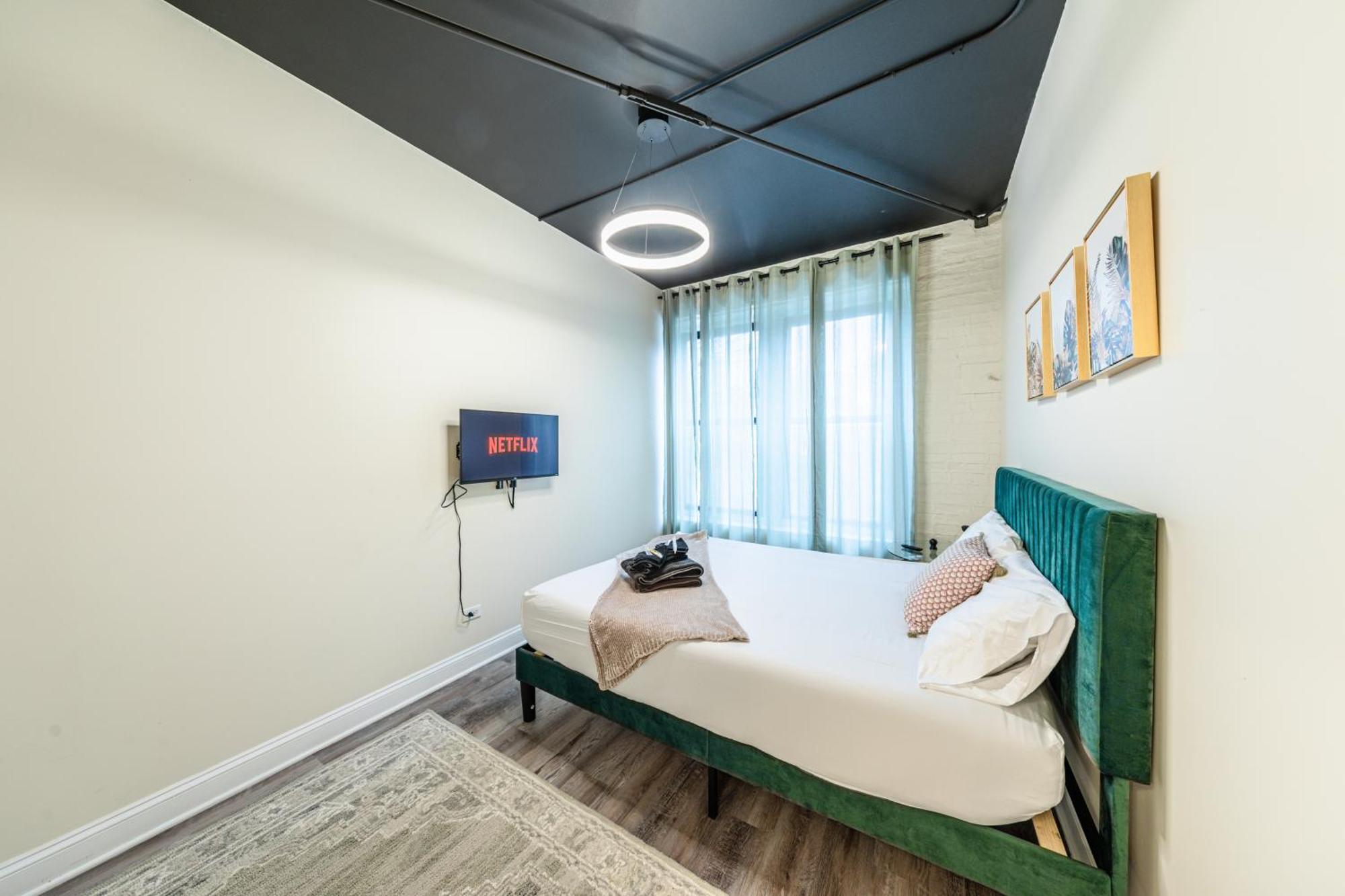 Family And Group Friendly 5Br Spacious Unit With Pool Table And Optional Parking Near Mccormick Place And Soldier Field Chicago