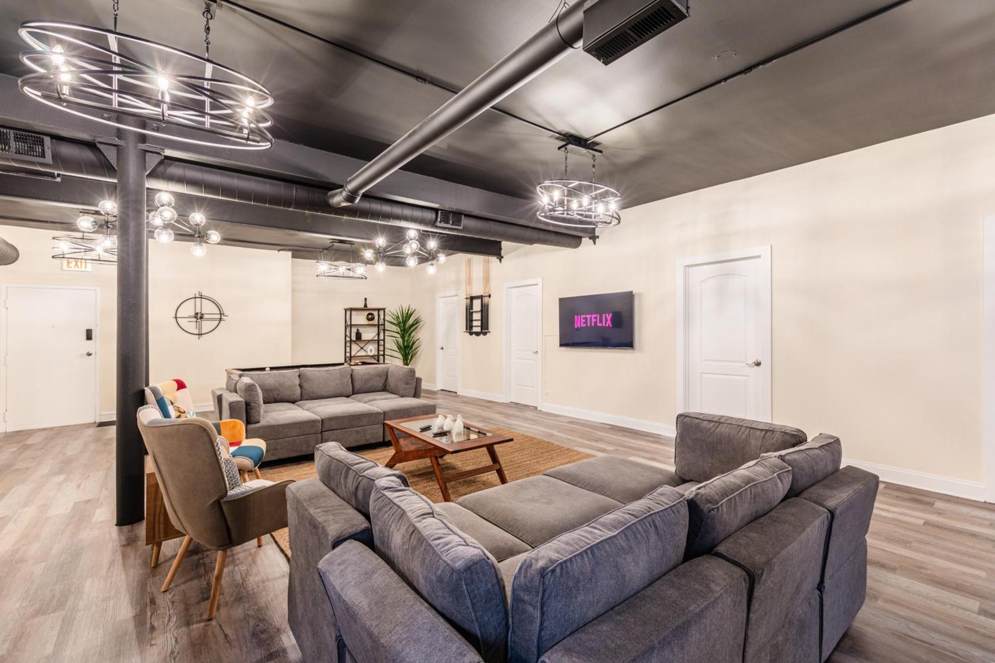 Family And Group Friendly 5Br Spacious Unit With Pool Table And Optional Parking Near Mccormick Place And Soldier Field Chicago