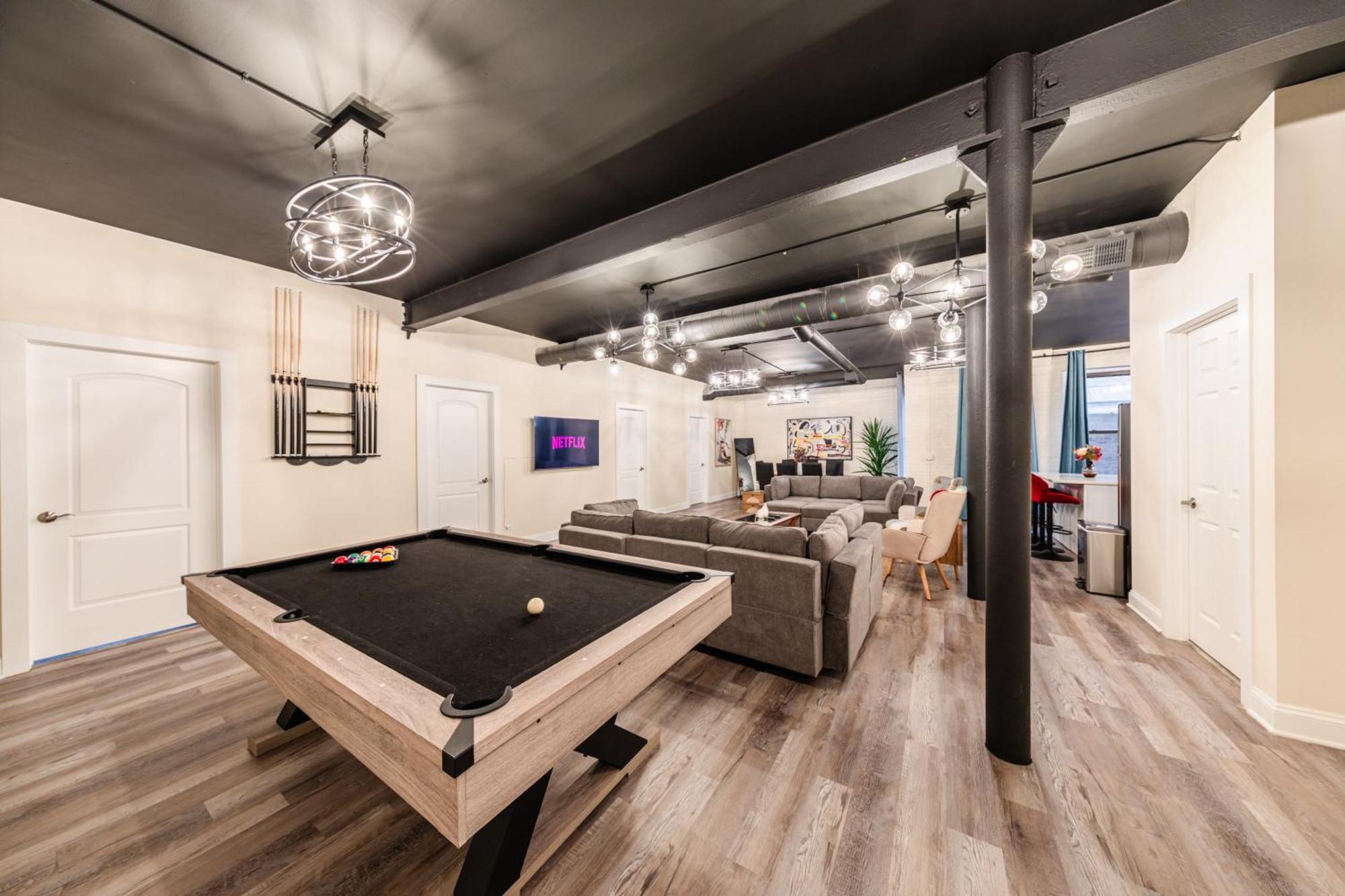 Family And Group Friendly 5Br Spacious Unit With Pool Table And Optional Parking Near Mccormick Place And Soldier Field Apartment Chicago