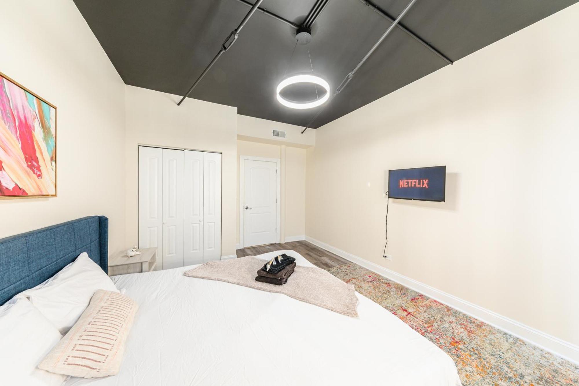 Apartment Family And Group Friendly 5Br Spacious Unit With Pool Table And Optional Parking Near Mccormick Place And Soldier Field Chicago