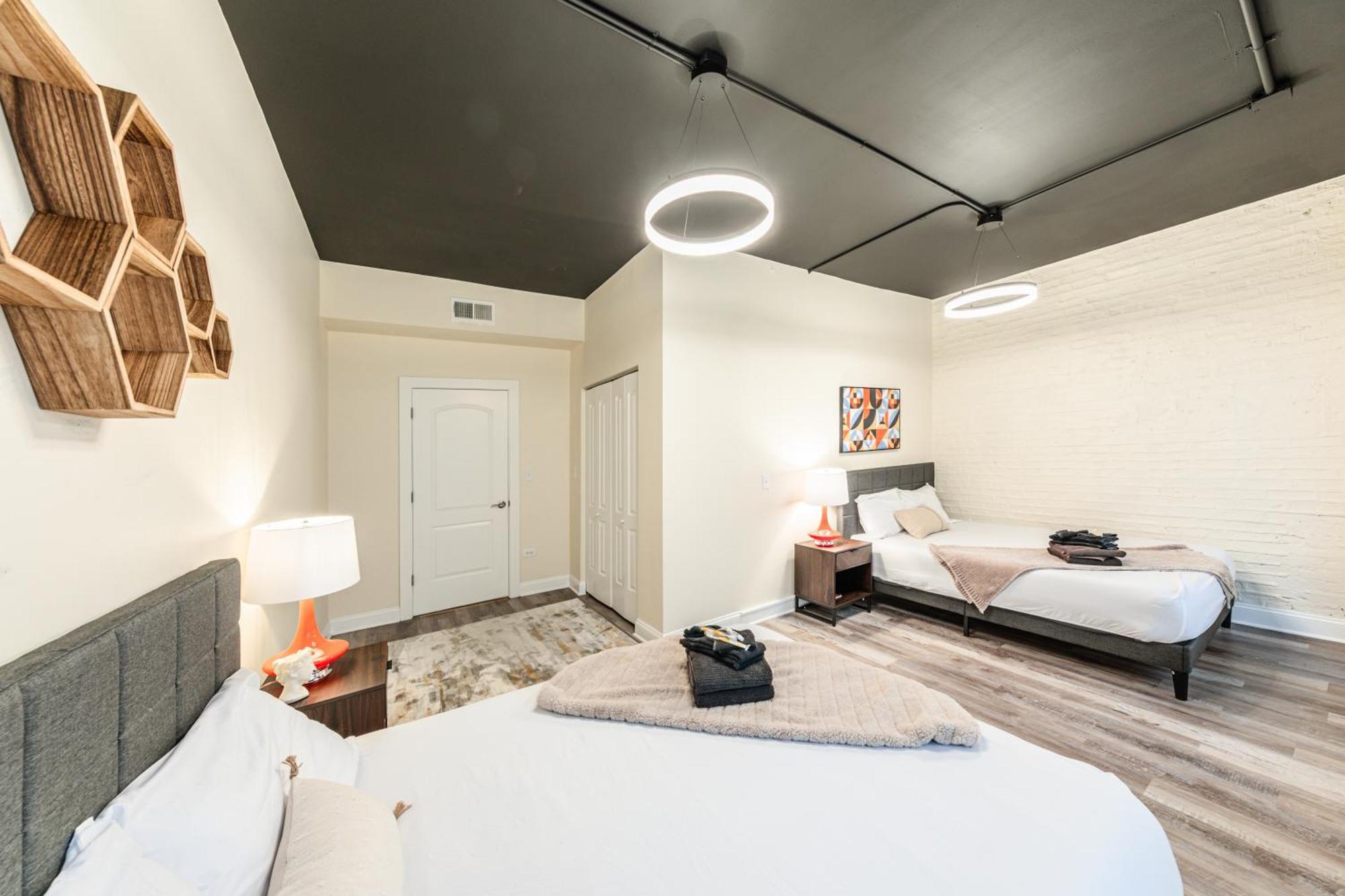 Apartment Family And Group Friendly 5Br Spacious Unit With Pool Table And Optional Parking Near Mccormick Place And Soldier Field
